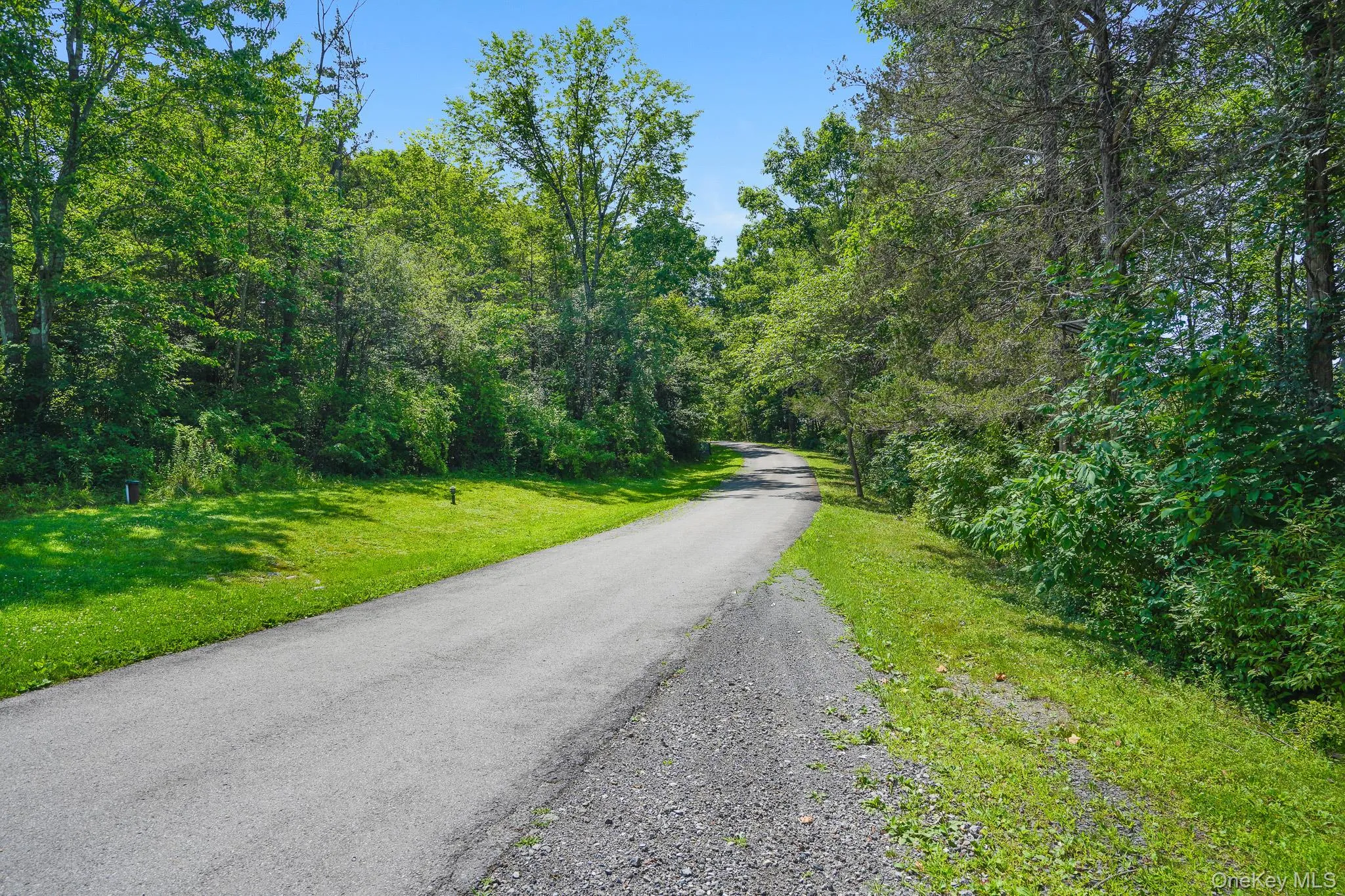 Long driveway leading from the road to the entrance of this property. Long driveway leading from the road to the entrance of this property.