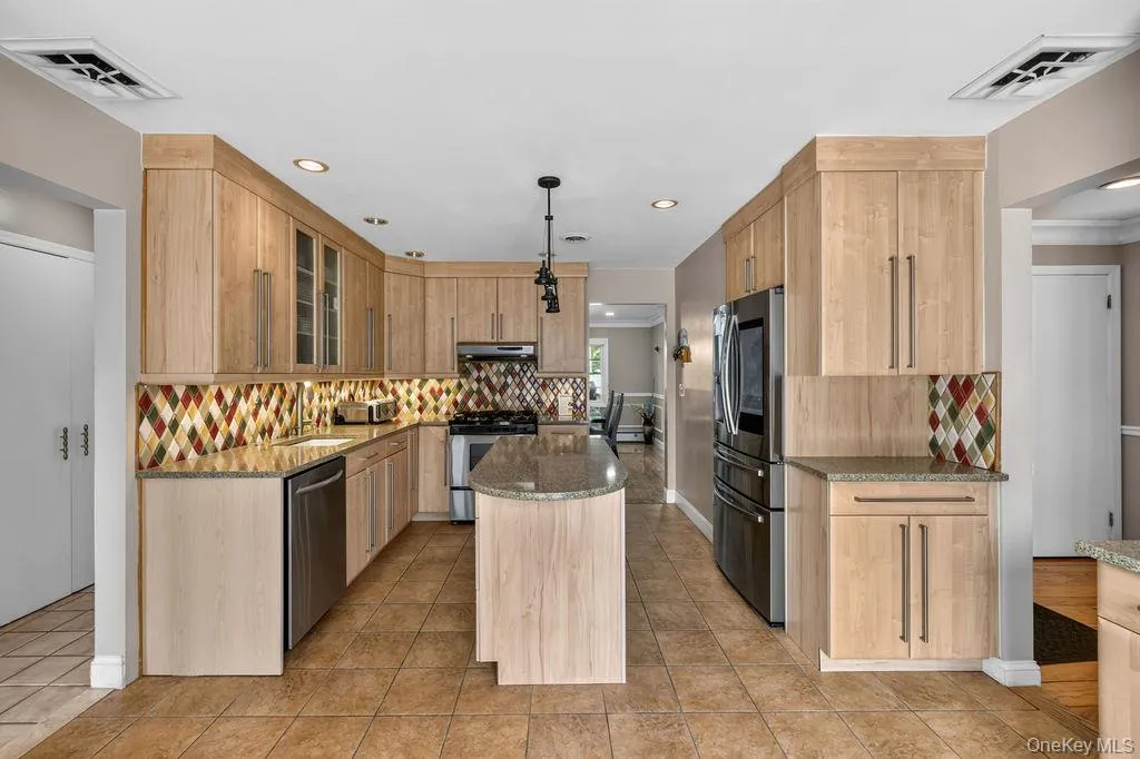 16 Yale Drive, Clarkstown, NY, 5 Bedrooms Bedrooms, 14 Rooms Rooms,3 BathroomsBathrooms,Residential,For Rent,Yale,0,1031617 16 Yale Drive, Clarkstown, NY, 5 Bedrooms Bedrooms, 14 Rooms Rooms,3 BathroomsBathrooms,Residential,For Rent,Yale,0,1031617