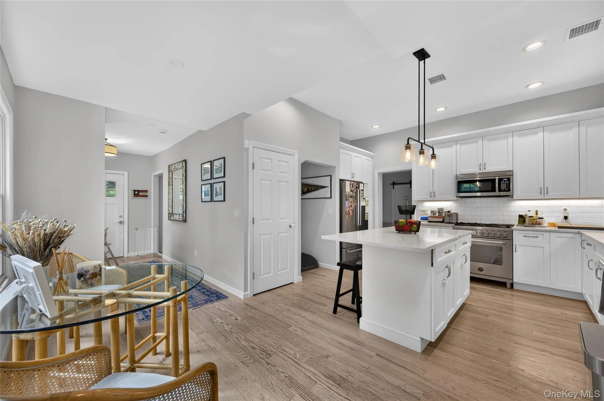 15 Bayview Avenue, North Hempstead, NY, 3 Bedrooms Bedrooms, 8 Rooms Rooms,2 BathroomsBathrooms,Residential Lease,For Rent,Bayview,0,1031622 15 Bayview Avenue, North Hempstead, NY, 3 Bedrooms Bedrooms, 8 Rooms Rooms,2 BathroomsBathrooms,Residential Lease,For Rent,Bayview,0,1031622