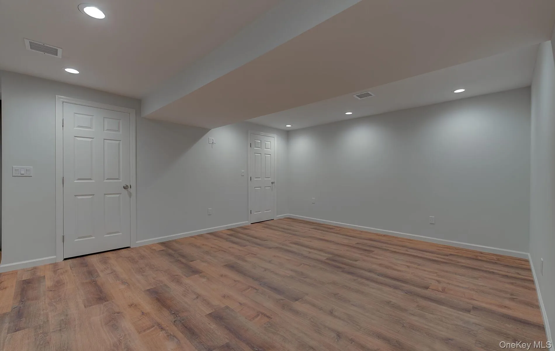 15 Bayview Avenue, North Hempstead, NY, 3 Bedrooms Bedrooms, 8 Rooms Rooms,2 BathroomsBathrooms,Residential Lease,For Rent,Bayview,0,1031622 15 Bayview Avenue, North Hempstead, NY, 3 Bedrooms Bedrooms, 8 Rooms Rooms,2 BathroomsBathrooms,Residential Lease,For Rent,Bayview,0,1031622
