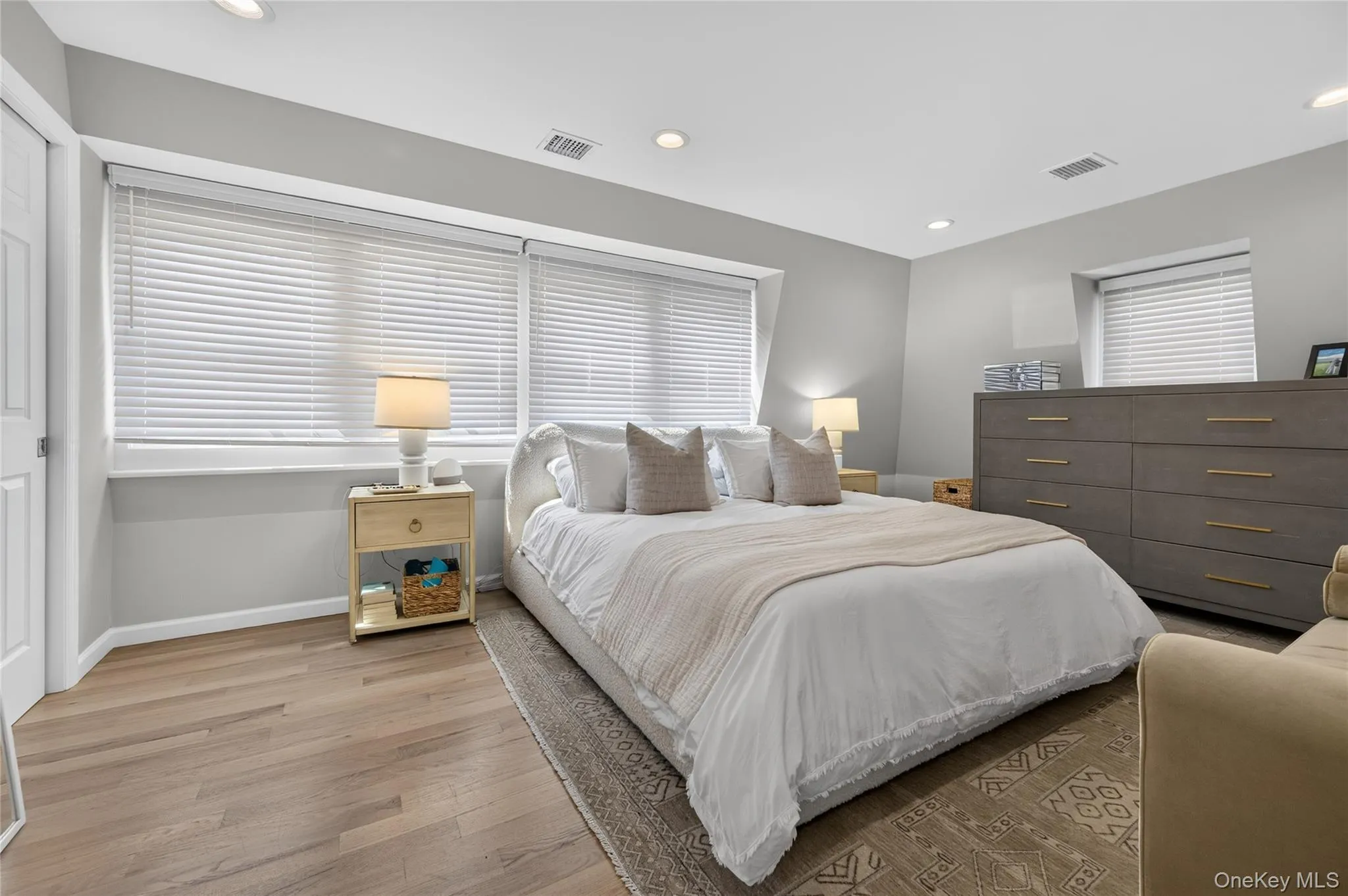 15 Bayview Avenue, North Hempstead, NY, 3 Bedrooms Bedrooms, 8 Rooms Rooms,2 BathroomsBathrooms,Residential Lease,For Rent,Bayview,0,1031622 15 Bayview Avenue, North Hempstead, NY, 3 Bedrooms Bedrooms, 8 Rooms Rooms,2 BathroomsBathrooms,Residential Lease,For Rent,Bayview,0,1031622