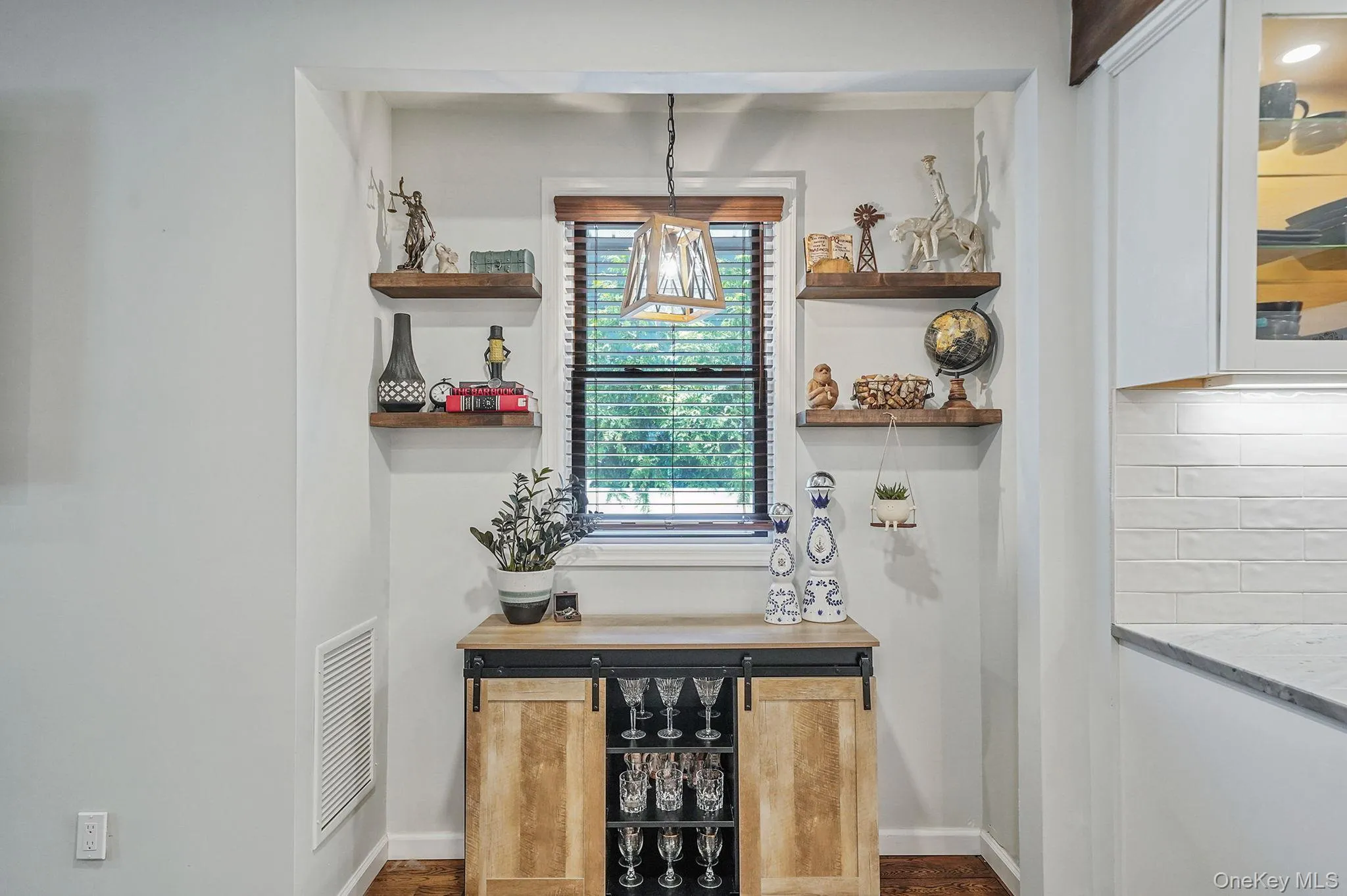 10 Bayview Avenue, Islip, NY, 3 Bedrooms Bedrooms, 7 Rooms Rooms,2 BathroomsBathrooms,Residential,For Rent,Bayview,0,1031635 10 Bayview Avenue, Islip, NY, 3 Bedrooms Bedrooms, 7 Rooms Rooms,2 BathroomsBathrooms,Residential,For Rent,Bayview,0,1031635