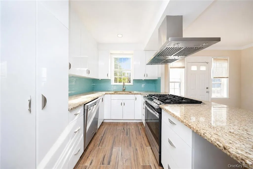 2340 29th Street, New York, NY, 3 Bedrooms Bedrooms, 7 Rooms Rooms,2 BathroomsBathrooms,Residential,For Rent,29th,0,1031642 2340 29th Street, New York, NY, 3 Bedrooms Bedrooms, 7 Rooms Rooms,2 BathroomsBathrooms,Residential,For Rent,29th,0,1031642