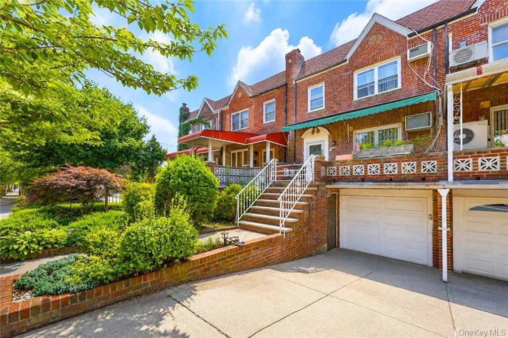 2340 29th Street, New York, NY, 3 Bedrooms Bedrooms, 7 Rooms Rooms,2 BathroomsBathrooms,Residential,For Rent,29th,0,1031642 2340 29th Street, New York, NY, 3 Bedrooms Bedrooms, 7 Rooms Rooms,2 BathroomsBathrooms,Residential,For Rent,29th,0,1031642