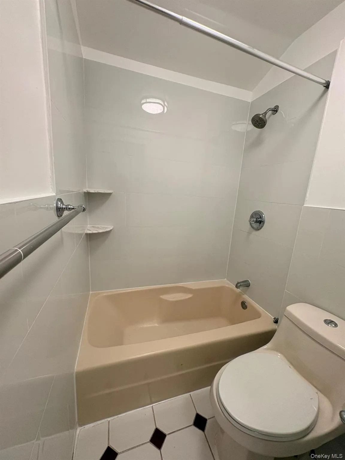 140-28 161st Street, New York, NY, 3 Bedrooms Bedrooms, 5 Rooms Rooms,2 BathroomsBathrooms,Residential Lease,For Rent,161st,0,1031647 140-28 161st Street, New York, NY, 3 Bedrooms Bedrooms, 5 Rooms Rooms,2 BathroomsBathrooms,Residential Lease,For Rent,161st,0,1031647