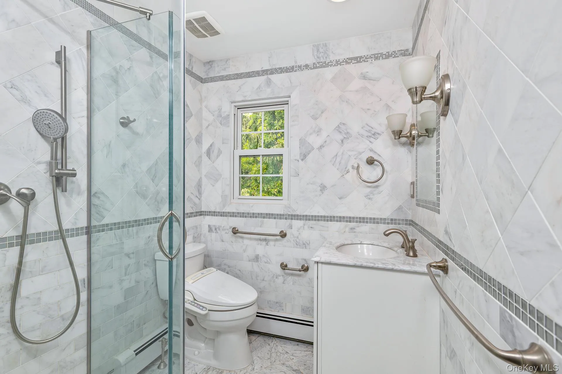 En-suite Marble Bath En-suite Marble Bath