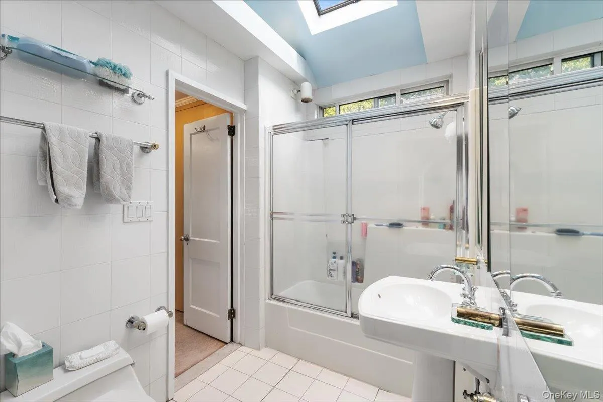 126 Hampshire Road, North Hempstead, NY, 3 Bedrooms Bedrooms, 8 Rooms Rooms,2 BathroomsBathrooms,Residential,For Rent,Hampshire,0,1031662 126 Hampshire Road, North Hempstead, NY, 3 Bedrooms Bedrooms, 8 Rooms Rooms,2 BathroomsBathrooms,Residential,For Rent,Hampshire,0,1031662