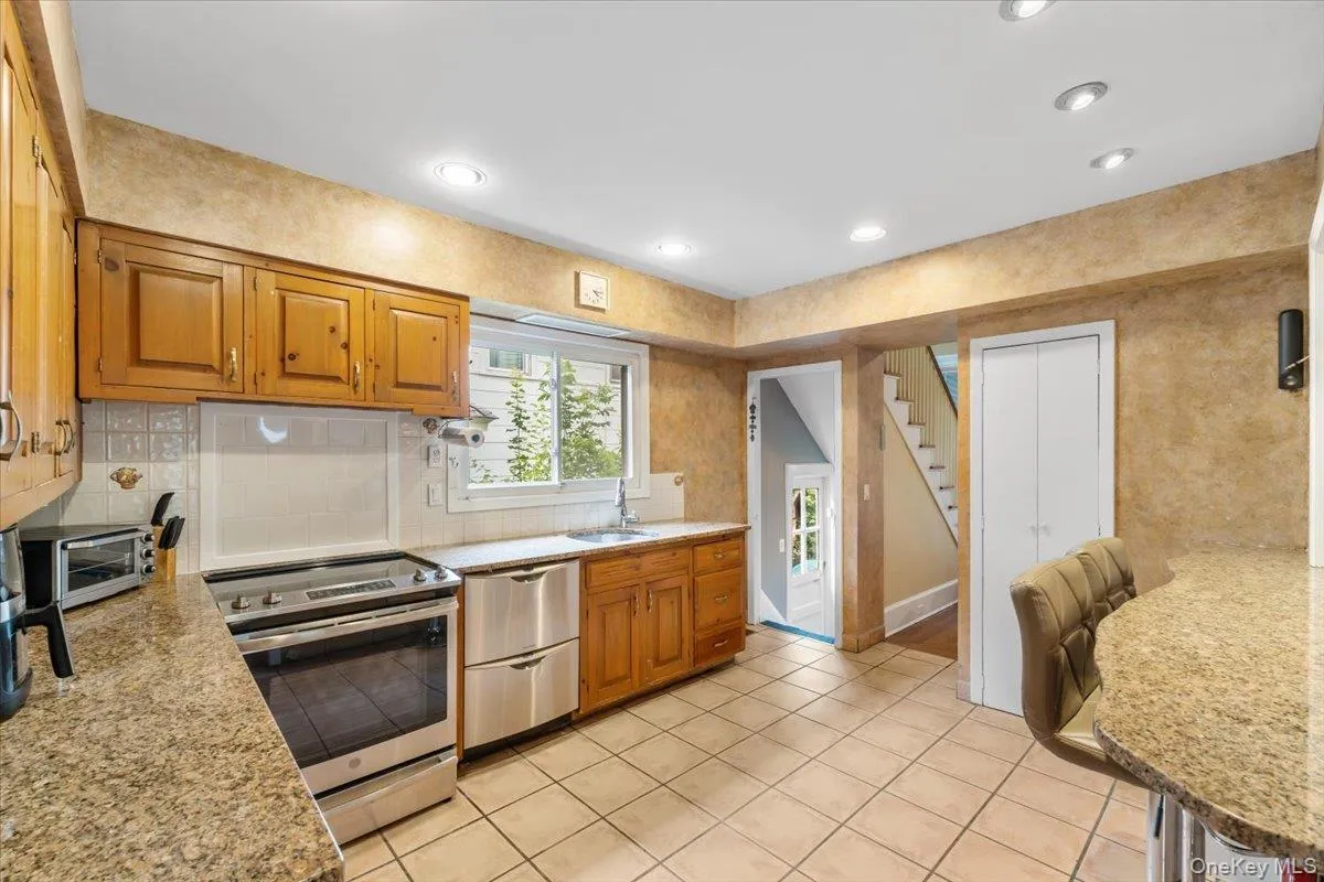 126 Hampshire Road, North Hempstead, NY, 3 Bedrooms Bedrooms, 8 Rooms Rooms,2 BathroomsBathrooms,Residential,For Rent,Hampshire,0,1031662 126 Hampshire Road, North Hempstead, NY, 3 Bedrooms Bedrooms, 8 Rooms Rooms,2 BathroomsBathrooms,Residential,For Rent,Hampshire,0,1031662