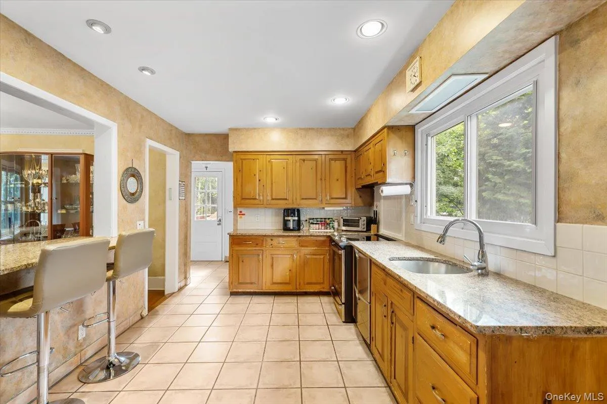 126 Hampshire Road, North Hempstead, NY, 3 Bedrooms Bedrooms, 8 Rooms Rooms,2 BathroomsBathrooms,Residential,For Rent,Hampshire,0,1031662 126 Hampshire Road, North Hempstead, NY, 3 Bedrooms Bedrooms, 8 Rooms Rooms,2 BathroomsBathrooms,Residential,For Rent,Hampshire,0,1031662