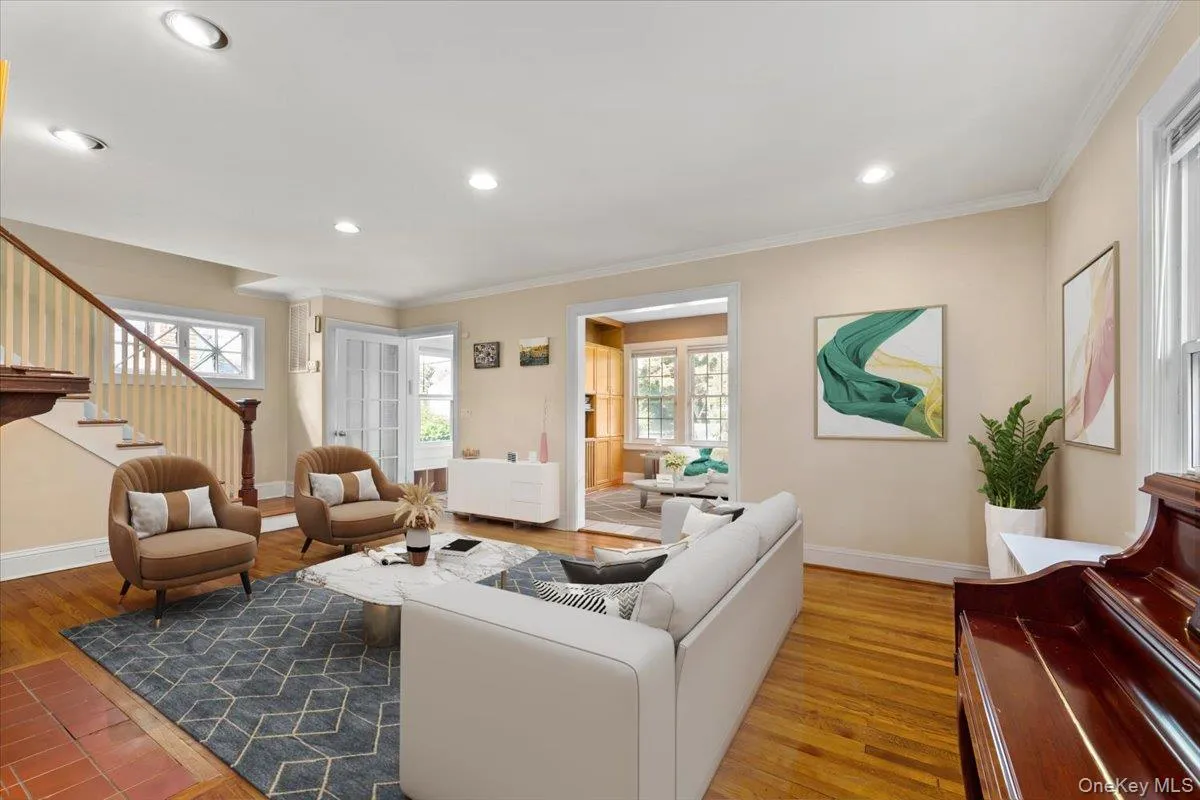 126 Hampshire Road, North Hempstead, NY, 3 Bedrooms Bedrooms, 8 Rooms Rooms,2 BathroomsBathrooms,Residential,For Rent,Hampshire,0,1031662 126 Hampshire Road, North Hempstead, NY, 3 Bedrooms Bedrooms, 8 Rooms Rooms,2 BathroomsBathrooms,Residential,For Rent,Hampshire,0,1031662