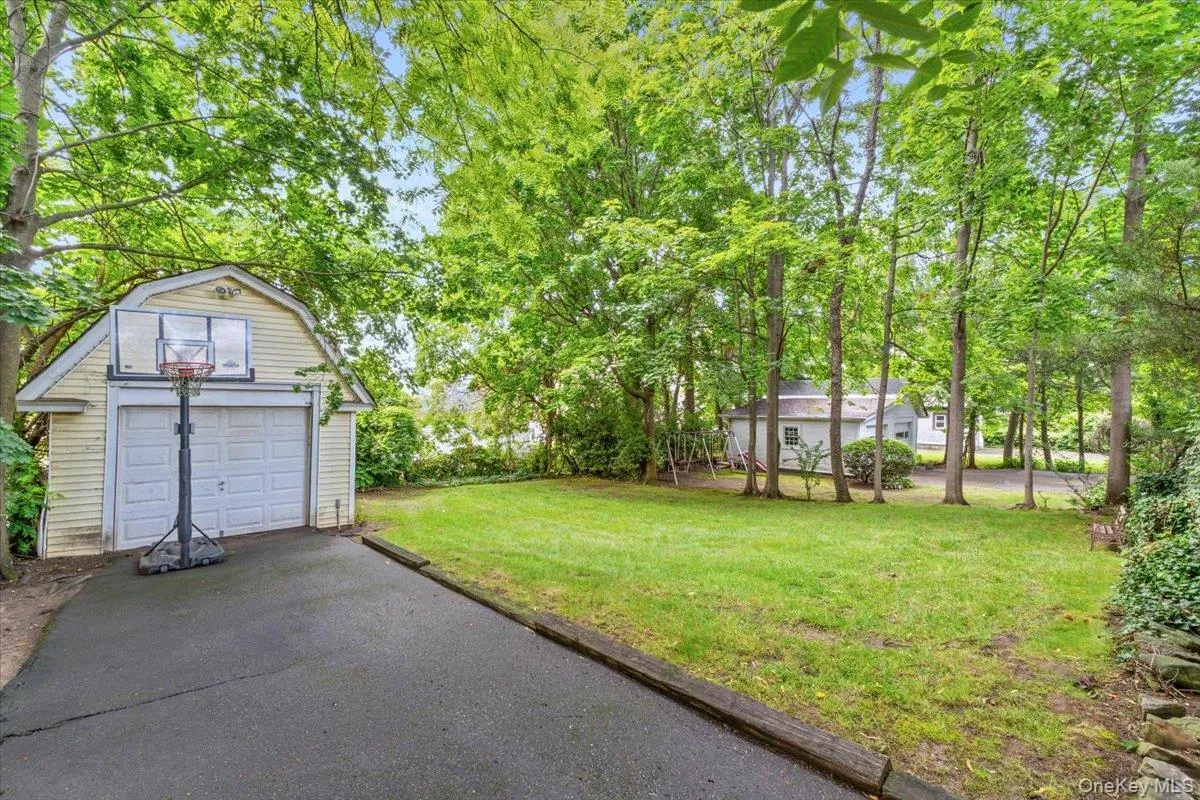 126 Hampshire Road, North Hempstead, NY, 3 Bedrooms Bedrooms, 8 Rooms Rooms,2 BathroomsBathrooms,Residential,For Rent,Hampshire,0,1031662 126 Hampshire Road, North Hempstead, NY, 3 Bedrooms Bedrooms, 8 Rooms Rooms,2 BathroomsBathrooms,Residential,For Rent,Hampshire,0,1031662