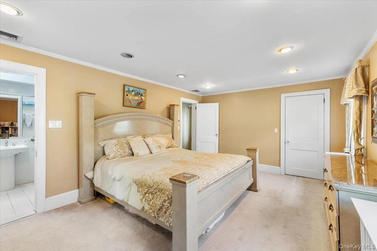 126 Hampshire Road, North Hempstead, NY, 3 Bedrooms Bedrooms, 8 Rooms Rooms,2 BathroomsBathrooms,Residential,For Rent,Hampshire,0,1031662 126 Hampshire Road, North Hempstead, NY, 3 Bedrooms Bedrooms, 8 Rooms Rooms,2 BathroomsBathrooms,Residential,For Rent,Hampshire,0,1031662
