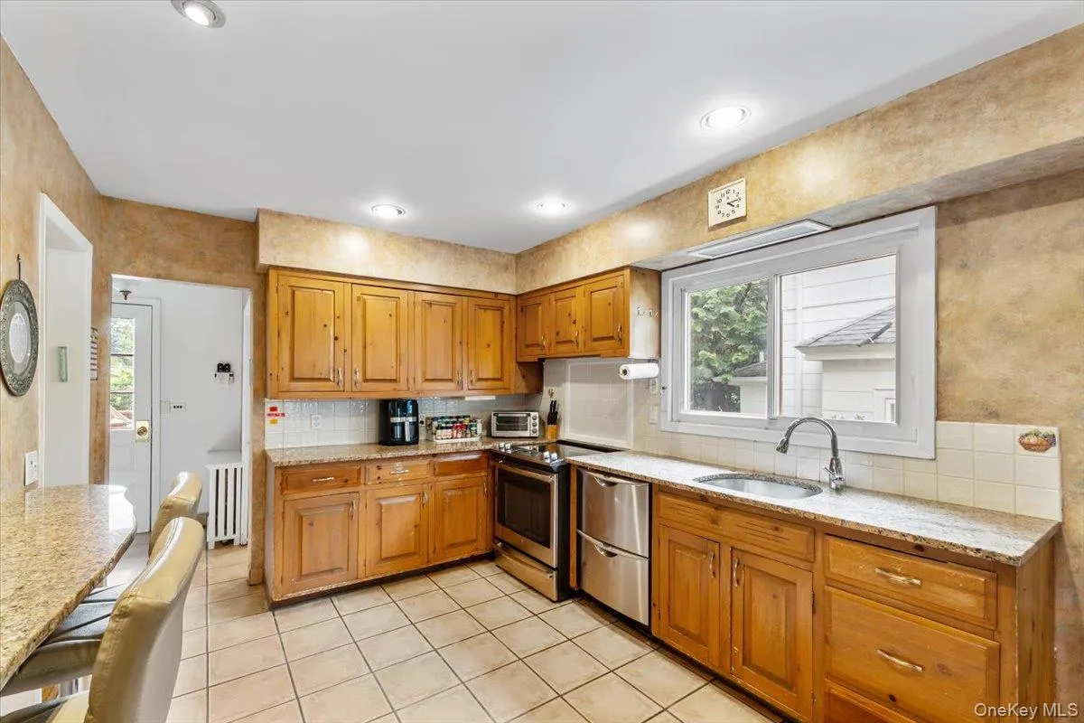 126 Hampshire Road, North Hempstead, NY, 3 Bedrooms Bedrooms, 8 Rooms Rooms,2 BathroomsBathrooms,Residential,For Rent,Hampshire,0,1031662 126 Hampshire Road, North Hempstead, NY, 3 Bedrooms Bedrooms, 8 Rooms Rooms,2 BathroomsBathrooms,Residential,For Rent,Hampshire,0,1031662