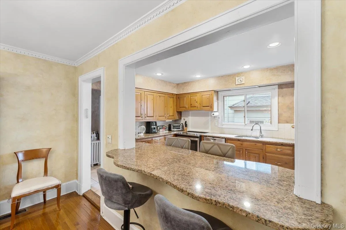 126 Hampshire Road, North Hempstead, NY, 3 Bedrooms Bedrooms, 8 Rooms Rooms,2 BathroomsBathrooms,Residential,For Rent,Hampshire,0,1031662 126 Hampshire Road, North Hempstead, NY, 3 Bedrooms Bedrooms, 8 Rooms Rooms,2 BathroomsBathrooms,Residential,For Rent,Hampshire,0,1031662
