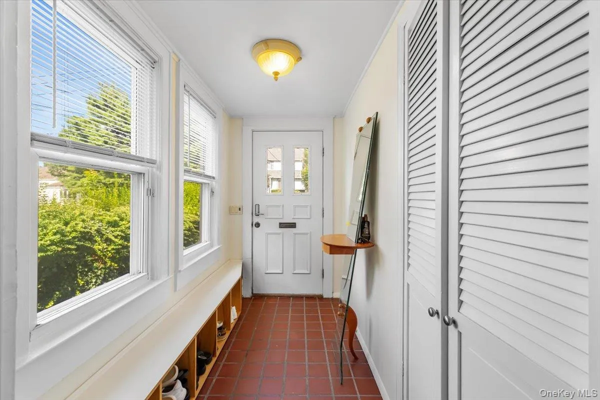 126 Hampshire Road, North Hempstead, NY, 3 Bedrooms Bedrooms, 8 Rooms Rooms,2 BathroomsBathrooms,Residential,For Rent,Hampshire,0,1031662 126 Hampshire Road, North Hempstead, NY, 3 Bedrooms Bedrooms, 8 Rooms Rooms,2 BathroomsBathrooms,Residential,For Rent,Hampshire,0,1031662
