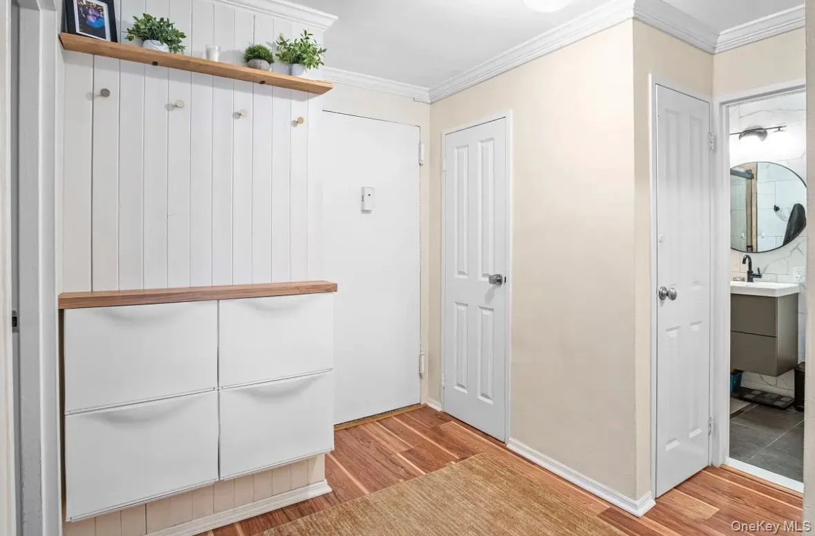 101 Clinton Avenue, North Hempstead, NY, 2 Bedrooms Bedrooms, 4 Rooms Rooms,2 BathroomsBathrooms,Residential,For Rent,Clinton,0,1031670 101 Clinton Avenue, North Hempstead, NY, 2 Bedrooms Bedrooms, 4 Rooms Rooms,2 BathroomsBathrooms,Residential,For Rent,Clinton,0,1031670