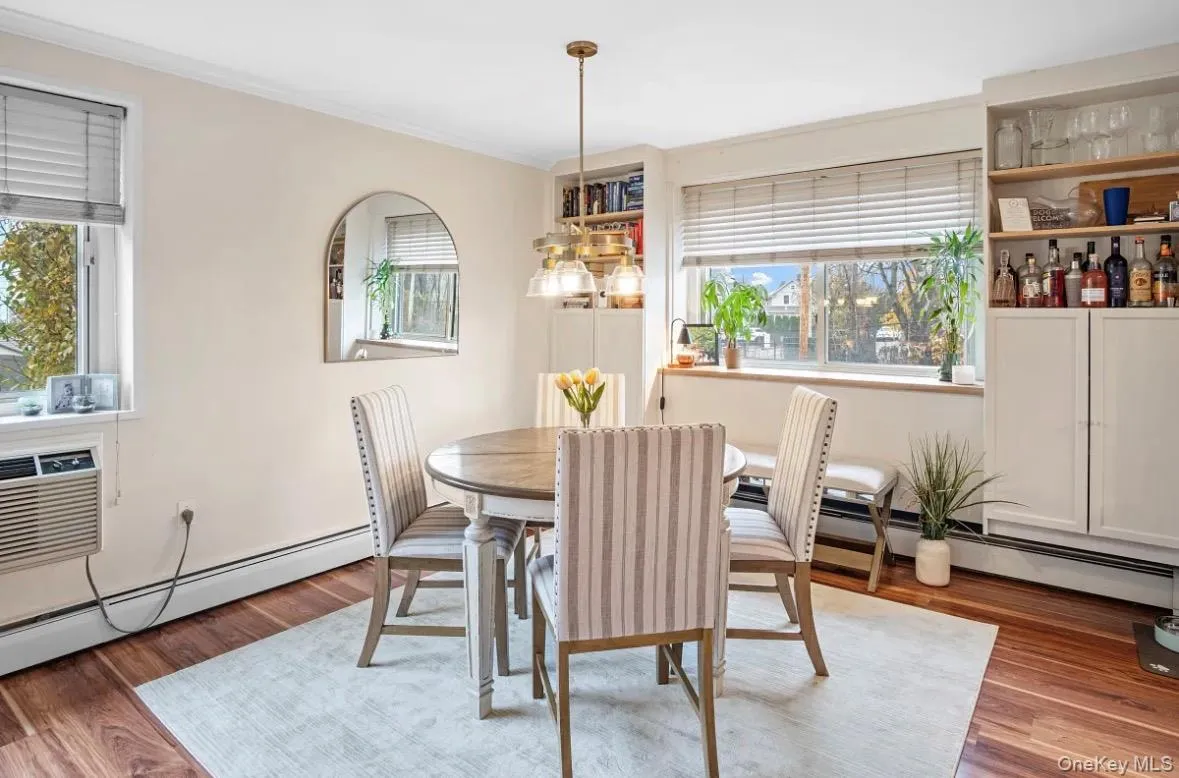 101 Clinton Avenue, North Hempstead, NY, 2 Bedrooms Bedrooms, 4 Rooms Rooms,2 BathroomsBathrooms,Residential,For Rent,Clinton,0,1031670 101 Clinton Avenue, North Hempstead, NY, 2 Bedrooms Bedrooms, 4 Rooms Rooms,2 BathroomsBathrooms,Residential,For Rent,Clinton,0,1031670