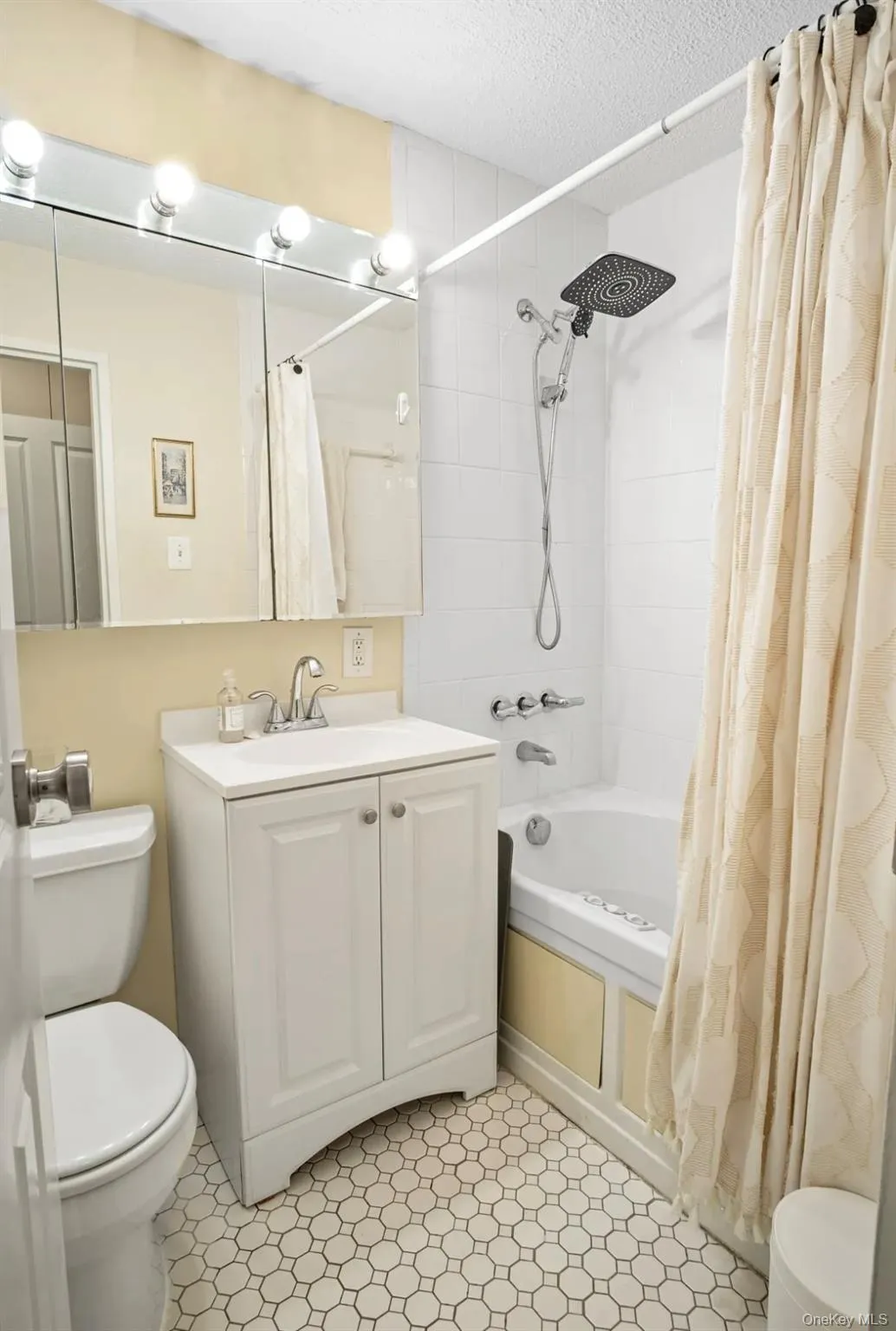 101 Clinton Avenue, North Hempstead, NY, 2 Bedrooms Bedrooms, 4 Rooms Rooms,2 BathroomsBathrooms,Residential,For Rent,Clinton,0,1031670 101 Clinton Avenue, North Hempstead, NY, 2 Bedrooms Bedrooms, 4 Rooms Rooms,2 BathroomsBathrooms,Residential,For Rent,Clinton,0,1031670