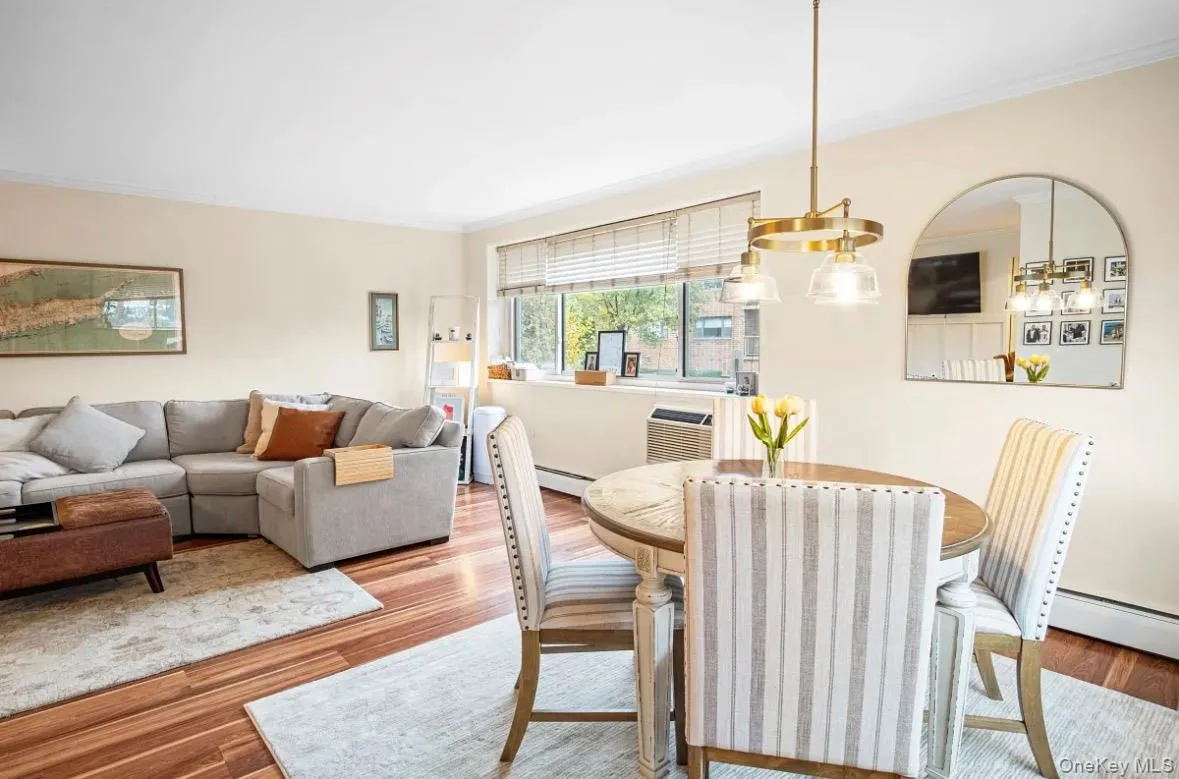 101 Clinton Avenue, North Hempstead, NY, 2 Bedrooms Bedrooms, 4 Rooms Rooms,2 BathroomsBathrooms,Residential,For Rent,Clinton,0,1031670 101 Clinton Avenue, North Hempstead, NY, 2 Bedrooms Bedrooms, 4 Rooms Rooms,2 BathroomsBathrooms,Residential,For Rent,Clinton,0,1031670