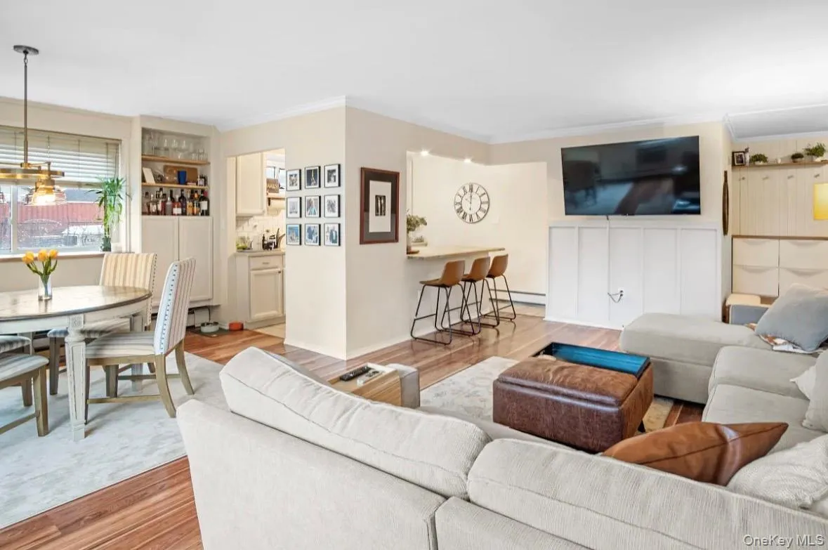 101 Clinton Avenue, North Hempstead, NY, 2 Bedrooms Bedrooms, 4 Rooms Rooms,2 BathroomsBathrooms,Residential,For Rent,Clinton,0,1031670 101 Clinton Avenue, North Hempstead, NY, 2 Bedrooms Bedrooms, 4 Rooms Rooms,2 BathroomsBathrooms,Residential,For Rent,Clinton,0,1031670