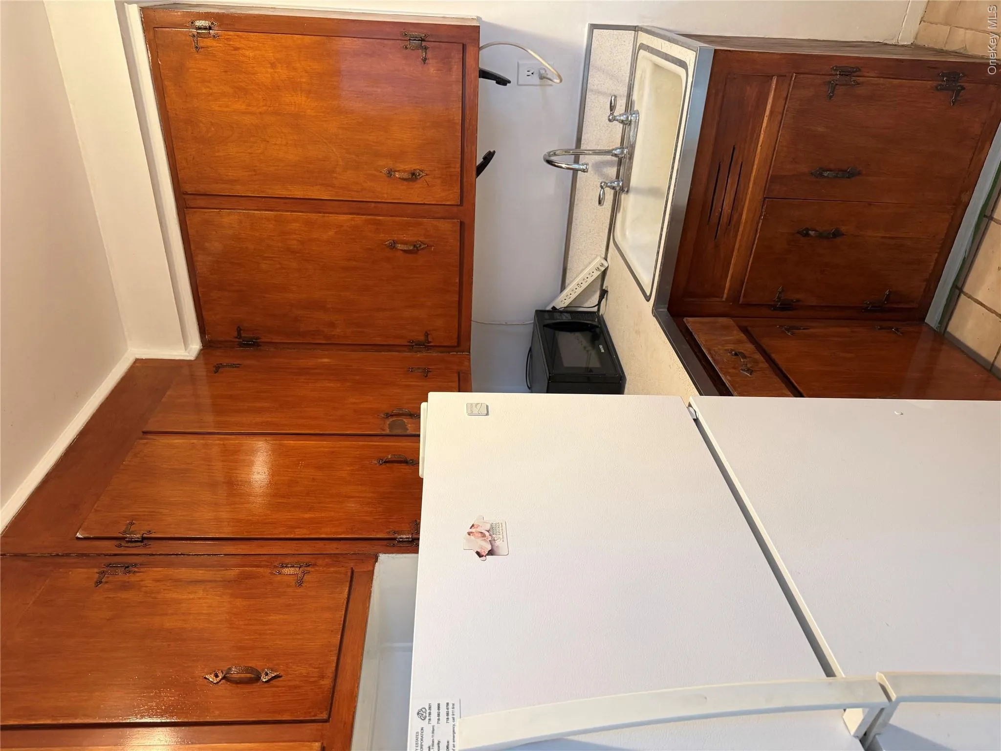 61-55 98th Street, New York, NY, 1 Bedroom Bedrooms, 3 Rooms Rooms,1 BathroomBathrooms,Residential,For Rent,98th,0,1031674 61-55 98th Street, New York, NY, 1 Bedroom Bedrooms, 3 Rooms Rooms,1 BathroomBathrooms,Residential,For Rent,98th,0,1031674