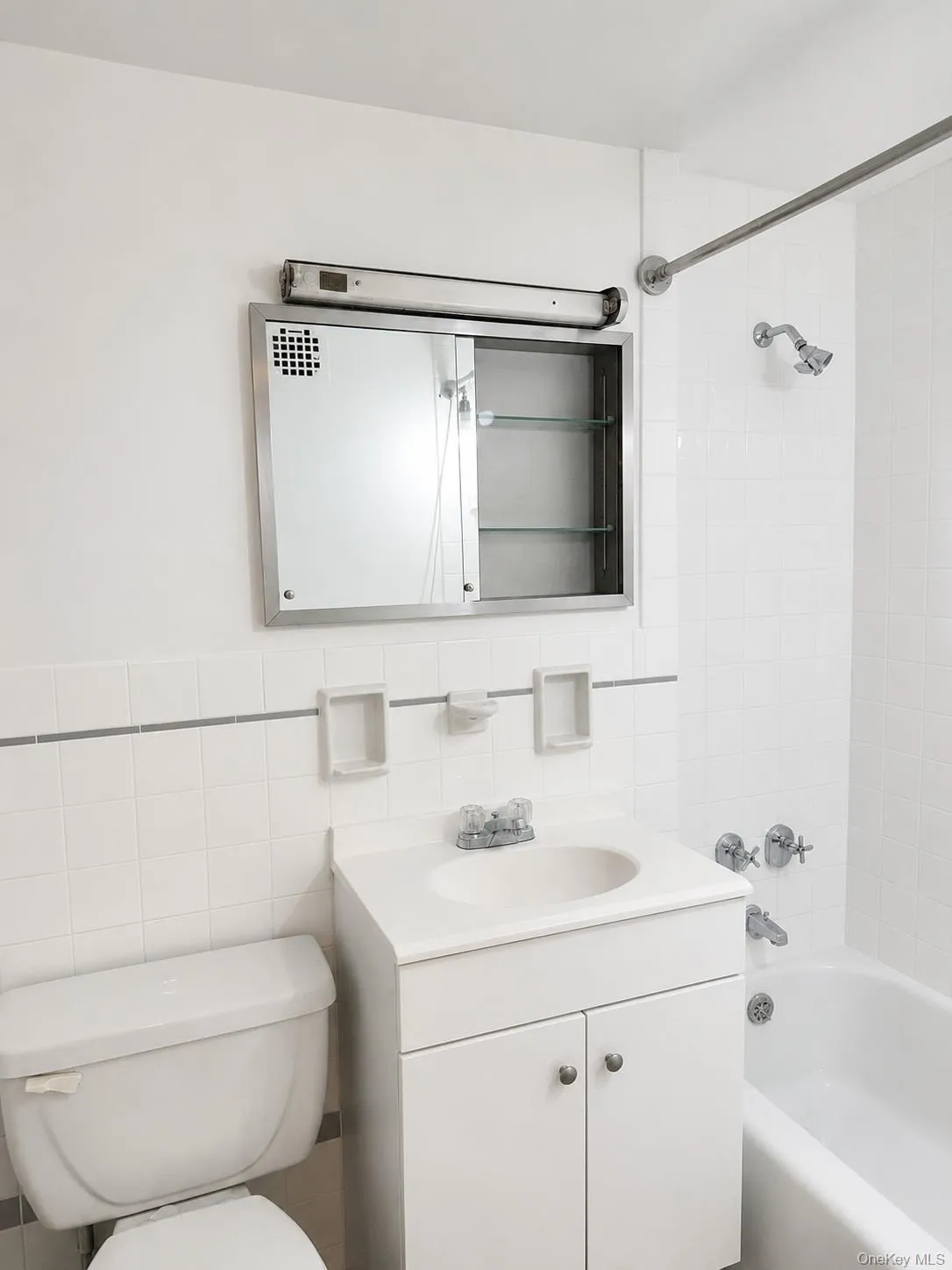 61-55 98th Street, New York, NY, 1 Bedroom Bedrooms, 3 Rooms Rooms,1 BathroomBathrooms,Residential,For Rent,98th,0,1031674 61-55 98th Street, New York, NY, 1 Bedroom Bedrooms, 3 Rooms Rooms,1 BathroomBathrooms,Residential,For Rent,98th,0,1031674
