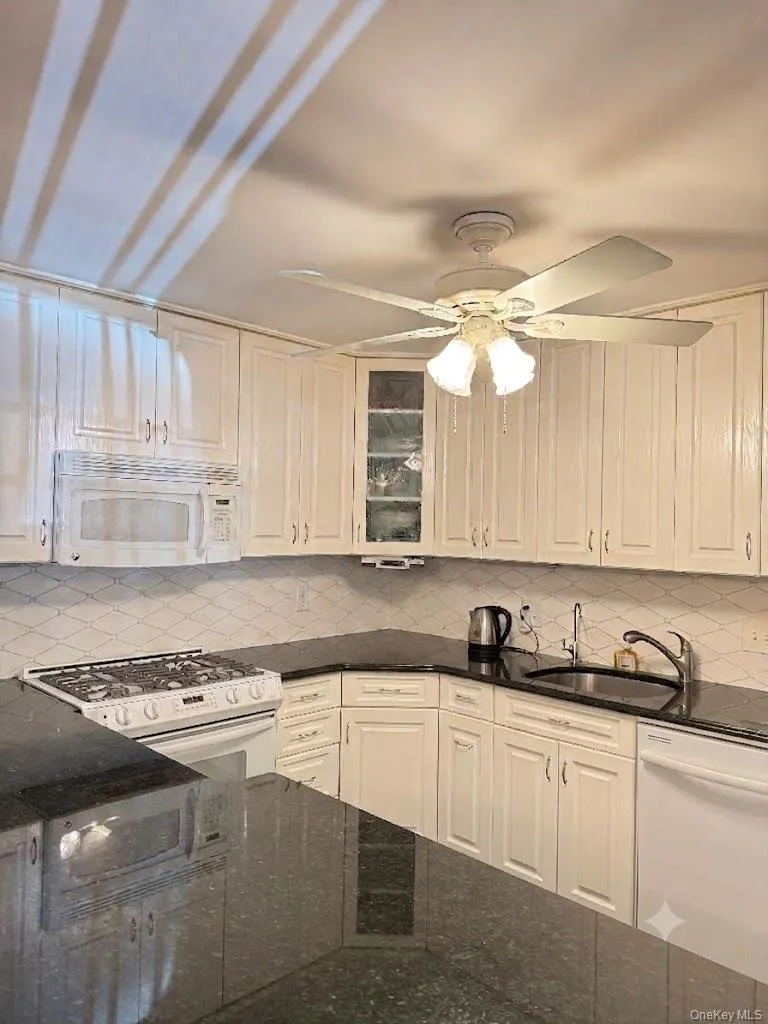 4668 Bedford Avenue, New York, NY, 2 Bedrooms Bedrooms, 6 Rooms Rooms,2 BathroomsBathrooms,Residential,For Rent,Bedford,0,1031677 4668 Bedford Avenue, New York, NY, 2 Bedrooms Bedrooms, 6 Rooms Rooms,2 BathroomsBathrooms,Residential,For Rent,Bedford,0,1031677