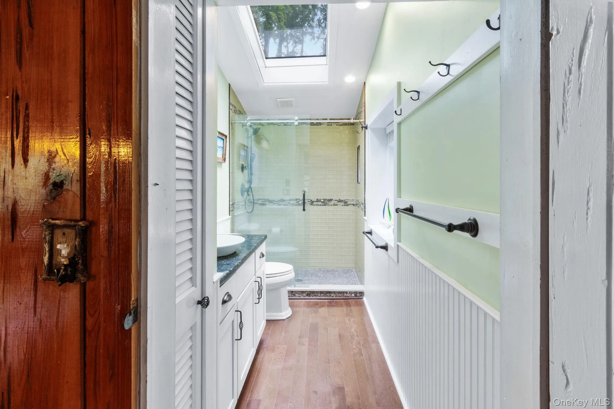 sun-drenched second full bathroom Sun-drenched second full bathroom filled with natural light. sun-drenched second full bathroom Sun-drenched second full bathroom filled with natural light.