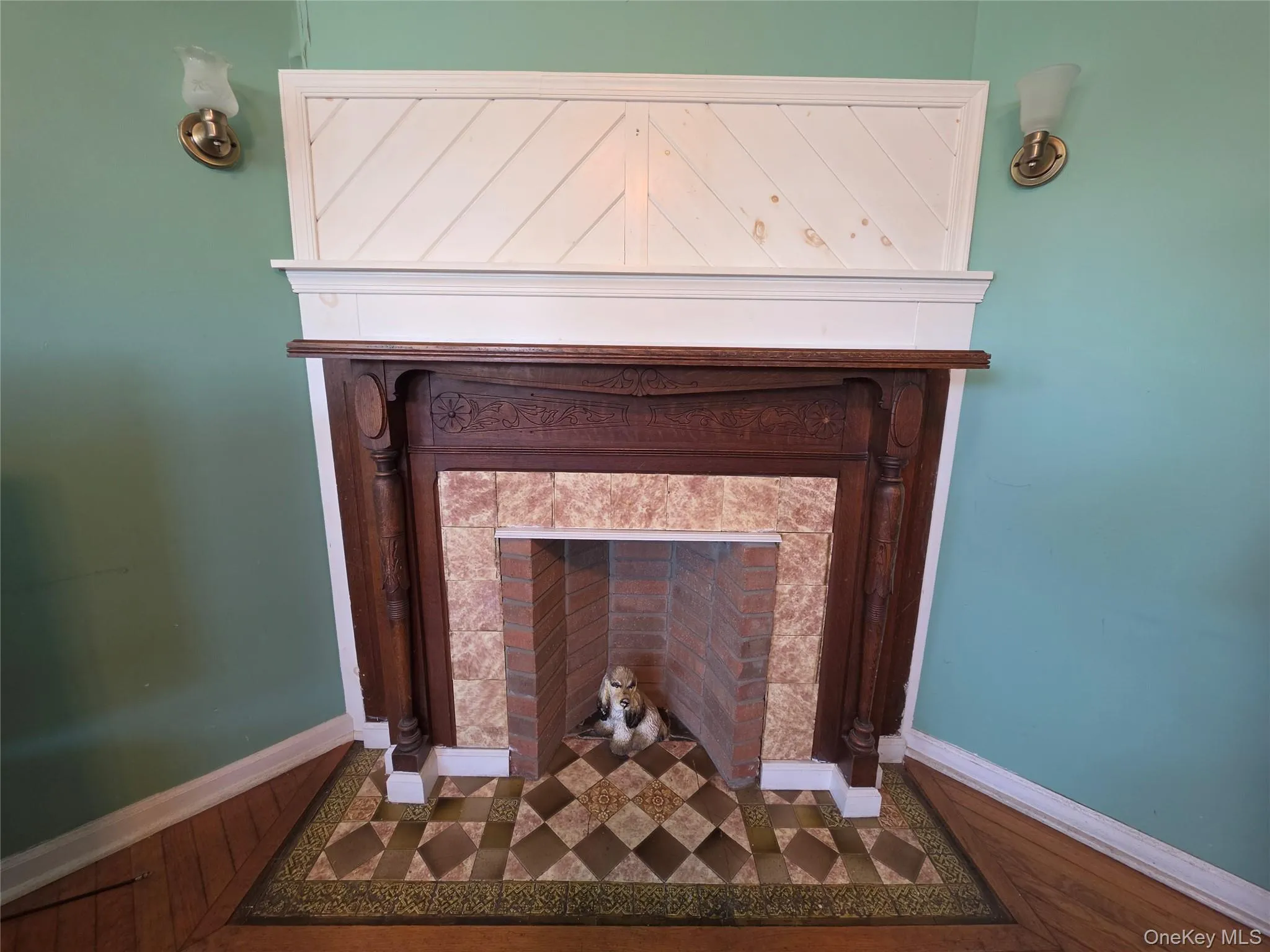 Fireplace in Living Room - non operational Fireplace in Living Room - non operational