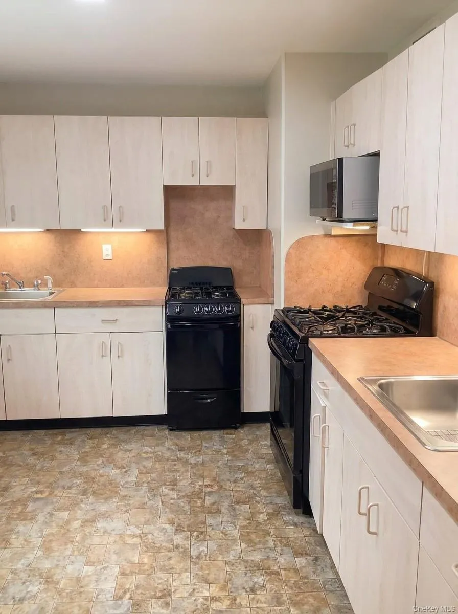 1 Butterman Place, Ramapo, NY, 7 Bedrooms Bedrooms, 14 Rooms Rooms,3 BathroomsBathrooms,Residential,For Rent,Butterman,0,1031689 1 Butterman Place, Ramapo, NY, 7 Bedrooms Bedrooms, 14 Rooms Rooms,3 BathroomsBathrooms,Residential,For Rent,Butterman,0,1031689