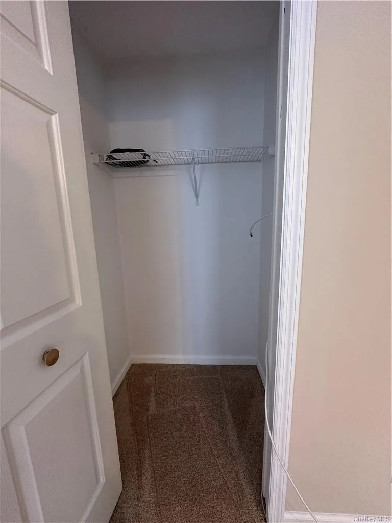 Nice large closets in the bedrooms! Nice large closets in the bedrooms!