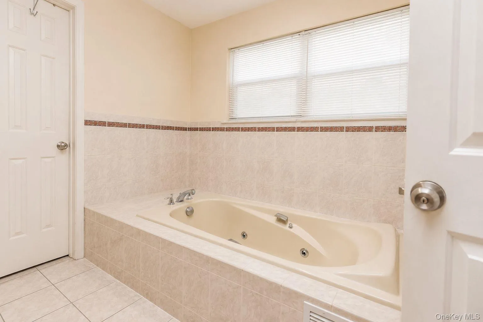 26 Seals Drive, Monroe, NY, 4 Bedrooms Bedrooms, 8 Rooms Rooms,4 BathroomsBathrooms,Residential,For Rent,Seals,0,1031701 26 Seals Drive, Monroe, NY, 4 Bedrooms Bedrooms, 8 Rooms Rooms,4 BathroomsBathrooms,Residential,For Rent,Seals,0,1031701