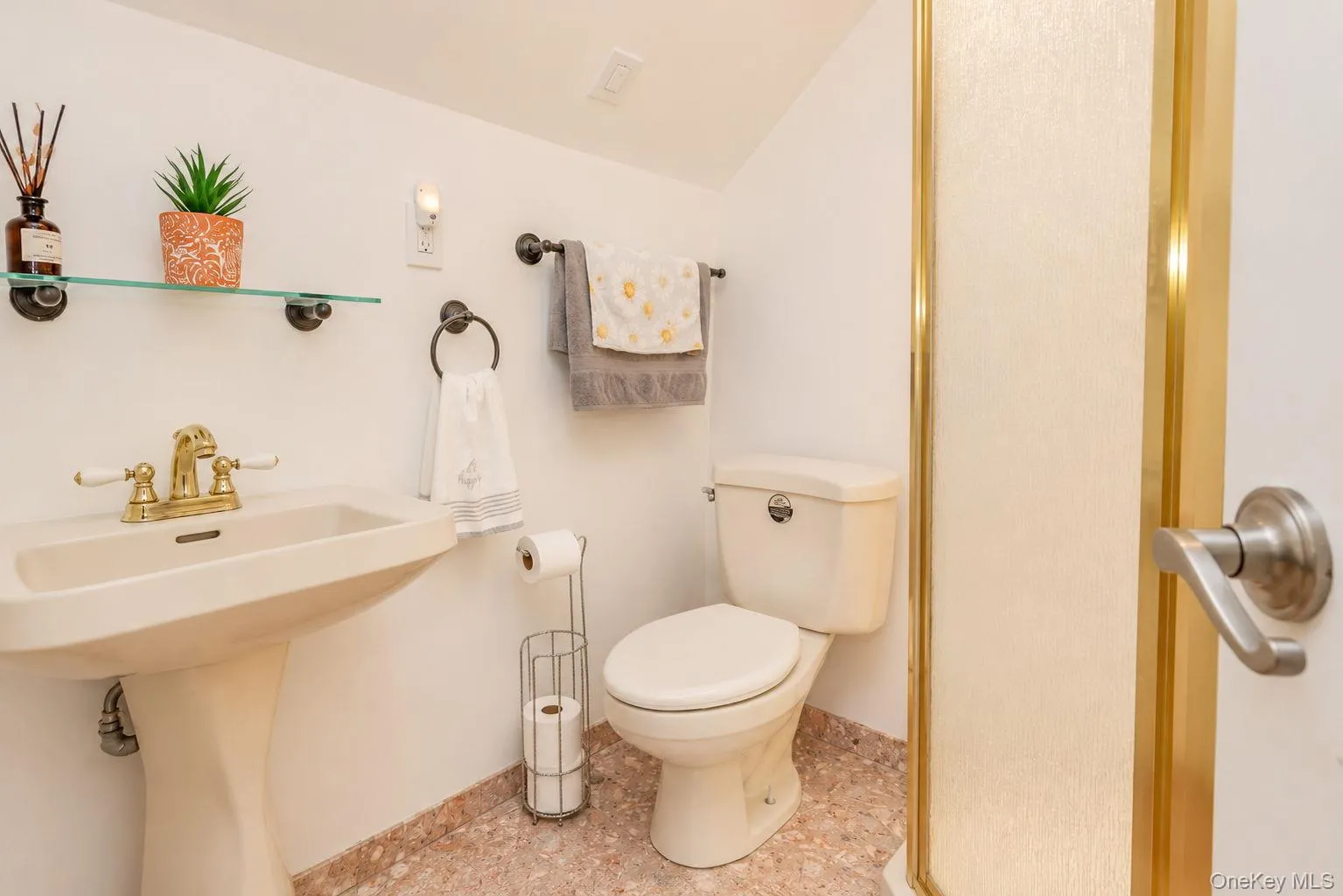 Bonus bathroom Bonus bathroom