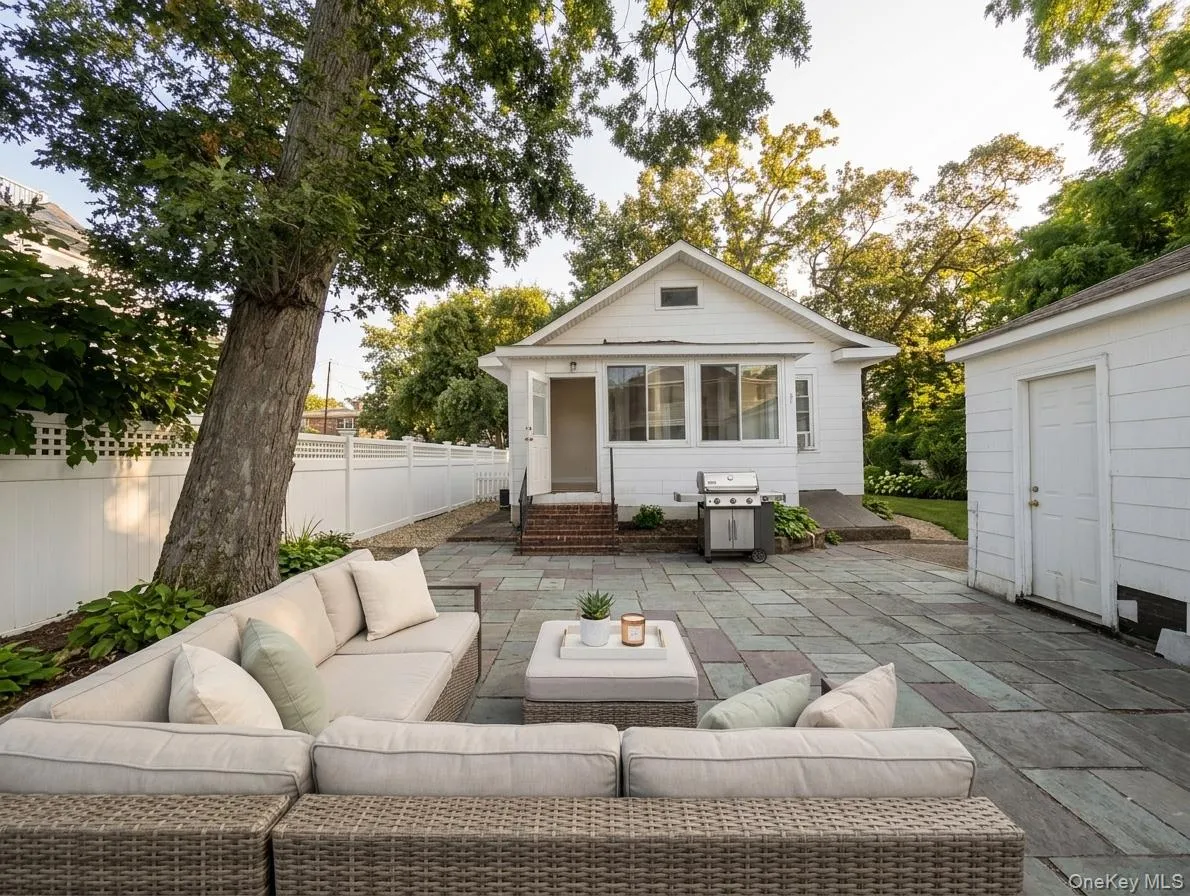 24 Madison Avenue, Oyster Bay, NY, 2 Bedrooms Bedrooms, 5 Rooms Rooms,1 BathroomBathrooms,Residential Lease,For Rent,Madison,0,1031706 24 Madison Avenue, Oyster Bay, NY, 2 Bedrooms Bedrooms, 5 Rooms Rooms,1 BathroomBathrooms,Residential Lease,For Rent,Madison,0,1031706