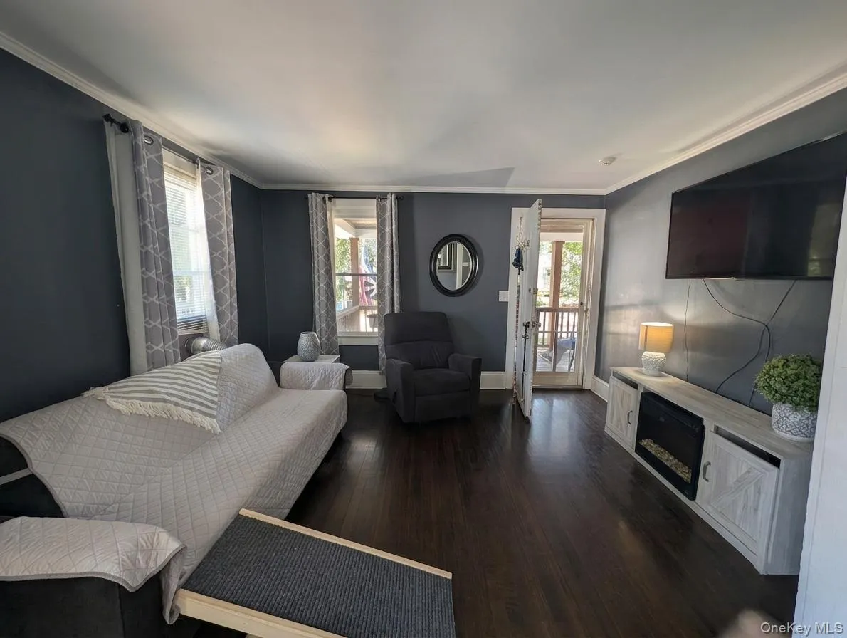 24 Madison Avenue, Oyster Bay, NY, 2 Bedrooms Bedrooms, 5 Rooms Rooms,1 BathroomBathrooms,Residential Lease,For Rent,Madison,0,1031706 24 Madison Avenue, Oyster Bay, NY, 2 Bedrooms Bedrooms, 5 Rooms Rooms,1 BathroomBathrooms,Residential Lease,For Rent,Madison,0,1031706