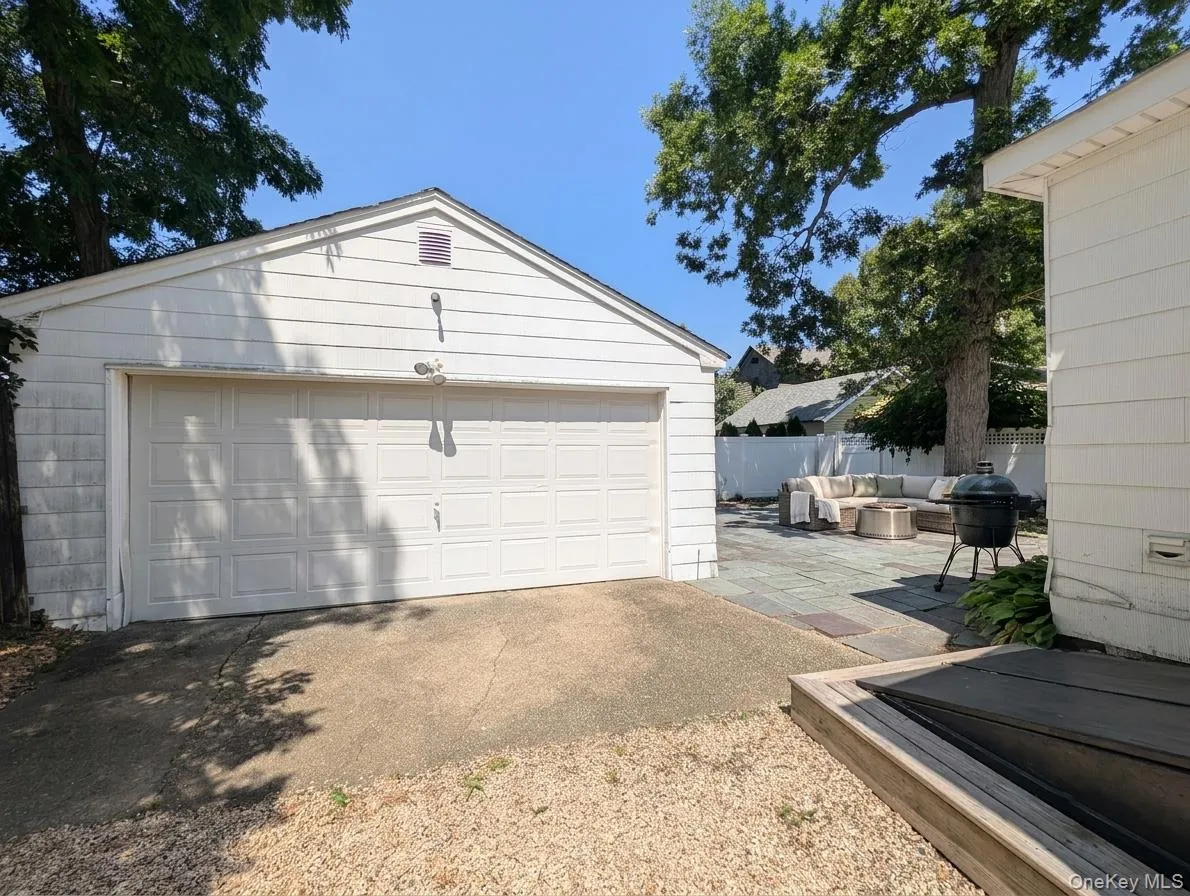 24 Madison Avenue, Oyster Bay, NY, 2 Bedrooms Bedrooms, 5 Rooms Rooms,1 BathroomBathrooms,Residential Lease,For Rent,Madison,0,1031706 24 Madison Avenue, Oyster Bay, NY, 2 Bedrooms Bedrooms, 5 Rooms Rooms,1 BathroomBathrooms,Residential Lease,For Rent,Madison,0,1031706