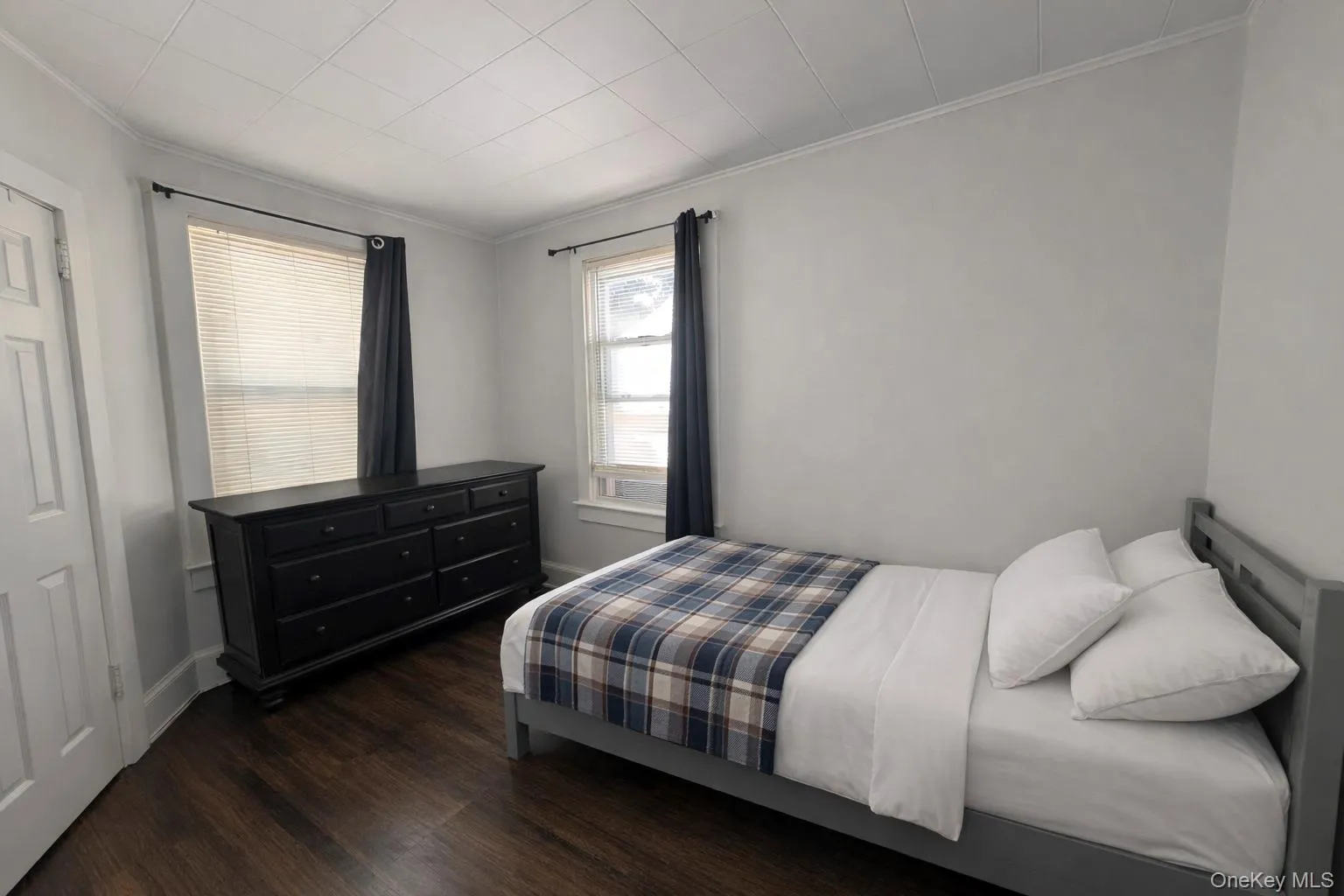 24 Madison Avenue, Oyster Bay, NY, 2 Bedrooms Bedrooms, 5 Rooms Rooms,1 BathroomBathrooms,Residential Lease,For Rent,Madison,0,1031706 24 Madison Avenue, Oyster Bay, NY, 2 Bedrooms Bedrooms, 5 Rooms Rooms,1 BathroomBathrooms,Residential Lease,For Rent,Madison,0,1031706