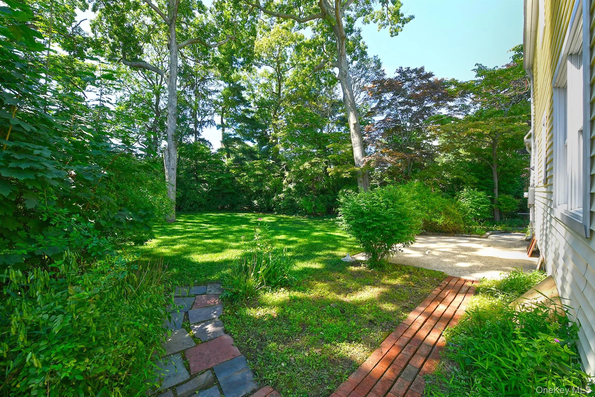20 Brook Lane, Smithtown, NY, 3 Bedrooms Bedrooms, 6 Rooms Rooms,1 BathroomBathrooms,Residential,For Rent,Brook,0,1031716 20 Brook Lane, Smithtown, NY, 3 Bedrooms Bedrooms, 6 Rooms Rooms,1 BathroomBathrooms,Residential,For Rent,Brook,0,1031716