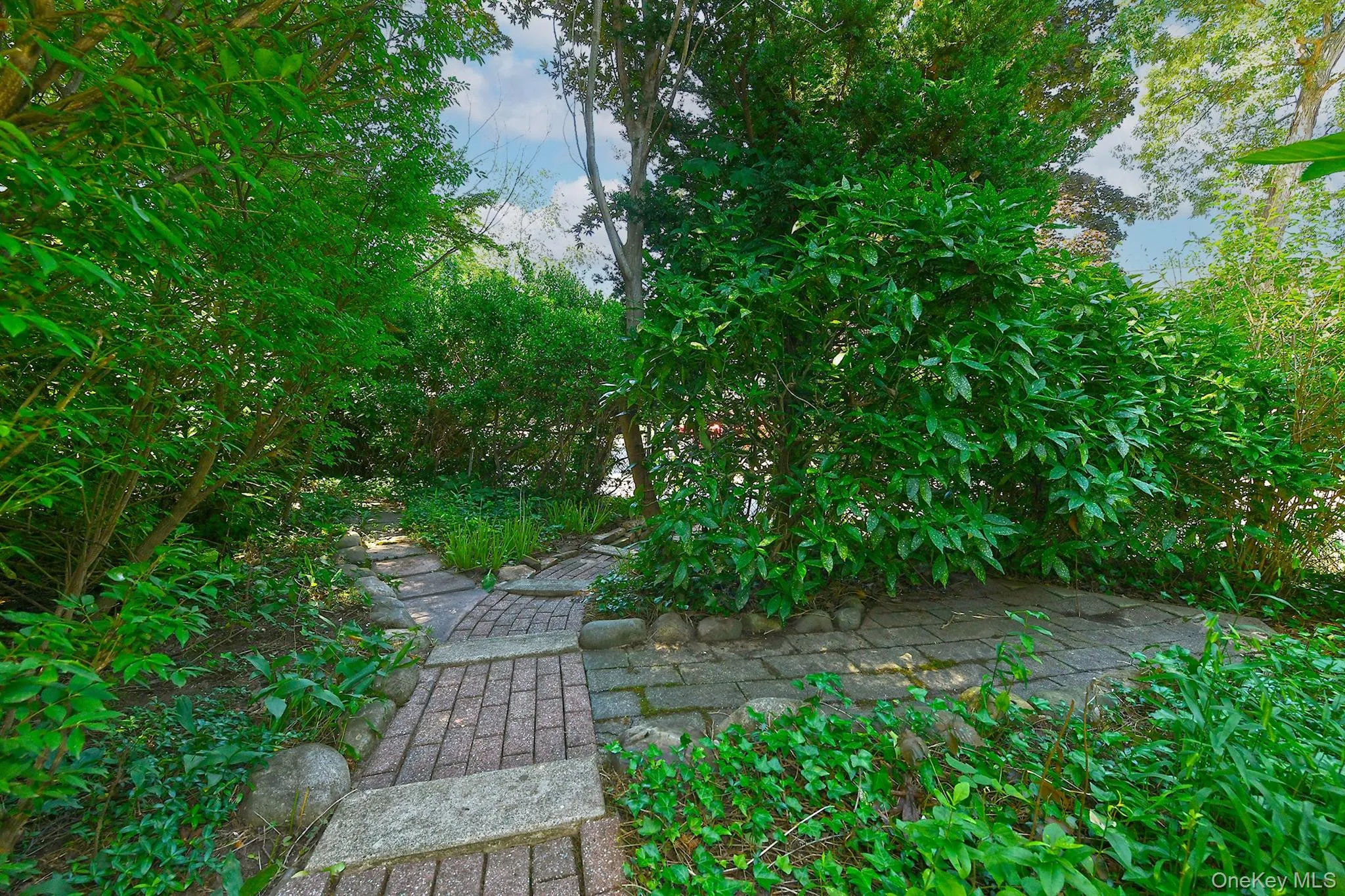 20 Brook Lane, Smithtown, NY, 3 Bedrooms Bedrooms, 6 Rooms Rooms,1 BathroomBathrooms,Residential,For Rent,Brook,0,1031716 20 Brook Lane, Smithtown, NY, 3 Bedrooms Bedrooms, 6 Rooms Rooms,1 BathroomBathrooms,Residential,For Rent,Brook,0,1031716