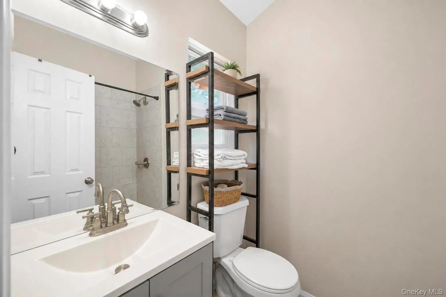 71 Barton Avenue, Brookhaven, NY, 7 Bedrooms Bedrooms, 17 Rooms Rooms,3 BathroomsBathrooms,Residential,For Rent,Barton,0,1031727 71 Barton Avenue, Brookhaven, NY, 7 Bedrooms Bedrooms, 17 Rooms Rooms,3 BathroomsBathrooms,Residential,For Rent,Barton,0,1031727