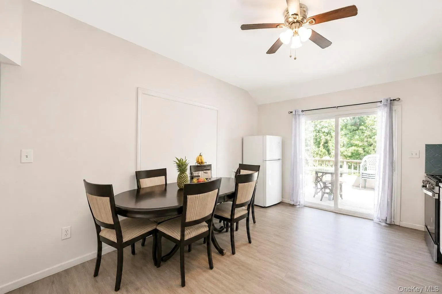 71 Barton Avenue, Brookhaven, NY, 7 Bedrooms Bedrooms, 17 Rooms Rooms,3 BathroomsBathrooms,Residential,For Rent,Barton,0,1031727 71 Barton Avenue, Brookhaven, NY, 7 Bedrooms Bedrooms, 17 Rooms Rooms,3 BathroomsBathrooms,Residential,For Rent,Barton,0,1031727