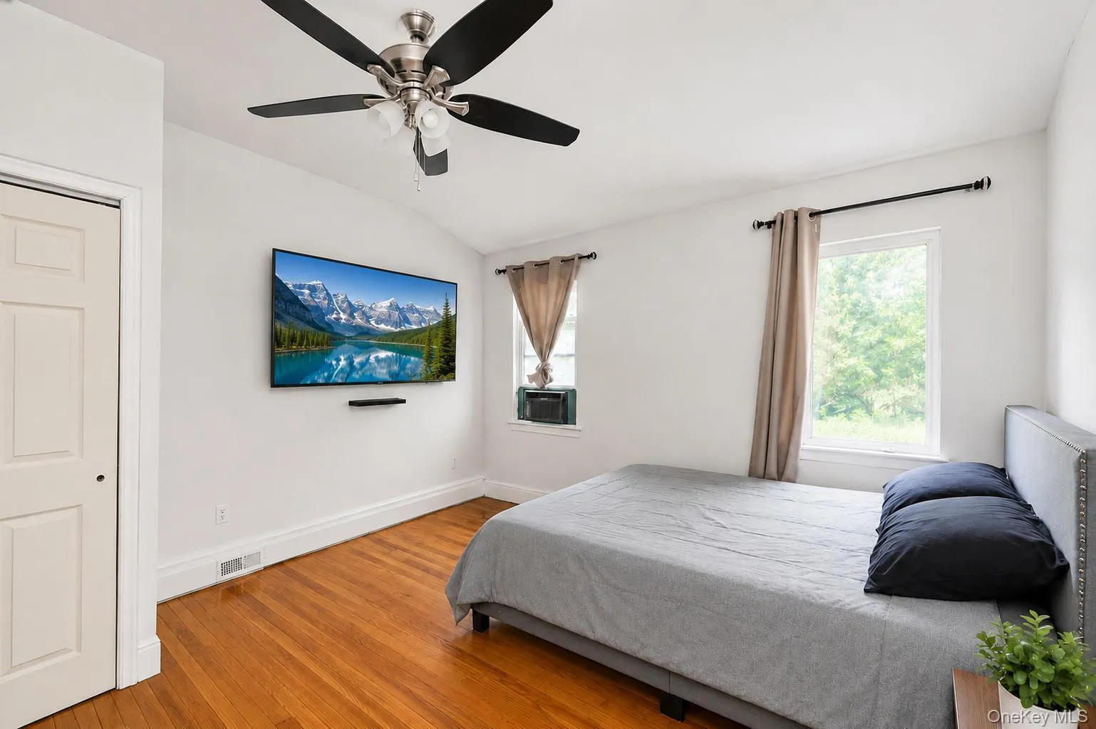 71 Barton Avenue, Brookhaven, NY, 7 Bedrooms Bedrooms, 17 Rooms Rooms,3 BathroomsBathrooms,Residential,For Rent,Barton,0,1031727 71 Barton Avenue, Brookhaven, NY, 7 Bedrooms Bedrooms, 17 Rooms Rooms,3 BathroomsBathrooms,Residential,For Rent,Barton,0,1031727