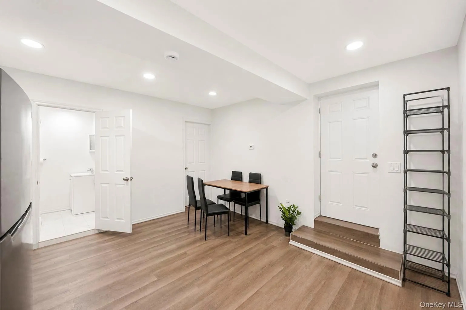 71 Barton Avenue, Brookhaven, NY, 7 Bedrooms Bedrooms, 17 Rooms Rooms,3 BathroomsBathrooms,Residential,For Rent,Barton,0,1031727 71 Barton Avenue, Brookhaven, NY, 7 Bedrooms Bedrooms, 17 Rooms Rooms,3 BathroomsBathrooms,Residential,For Rent,Barton,0,1031727