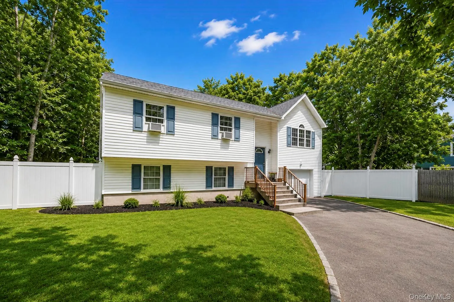71 Barton Avenue, Brookhaven, NY, 7 Bedrooms Bedrooms, 17 Rooms Rooms,3 BathroomsBathrooms,Residential,For Rent,Barton,0,1031727 71 Barton Avenue, Brookhaven, NY, 7 Bedrooms Bedrooms, 17 Rooms Rooms,3 BathroomsBathrooms,Residential,For Rent,Barton,0,1031727