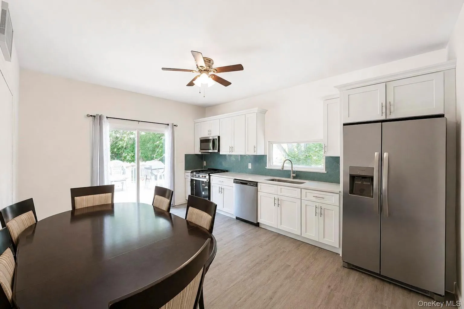 71 Barton Avenue, Brookhaven, NY, 7 Bedrooms Bedrooms, 17 Rooms Rooms,3 BathroomsBathrooms,Residential,For Rent,Barton,0,1031727 71 Barton Avenue, Brookhaven, NY, 7 Bedrooms Bedrooms, 17 Rooms Rooms,3 BathroomsBathrooms,Residential,For Rent,Barton,0,1031727