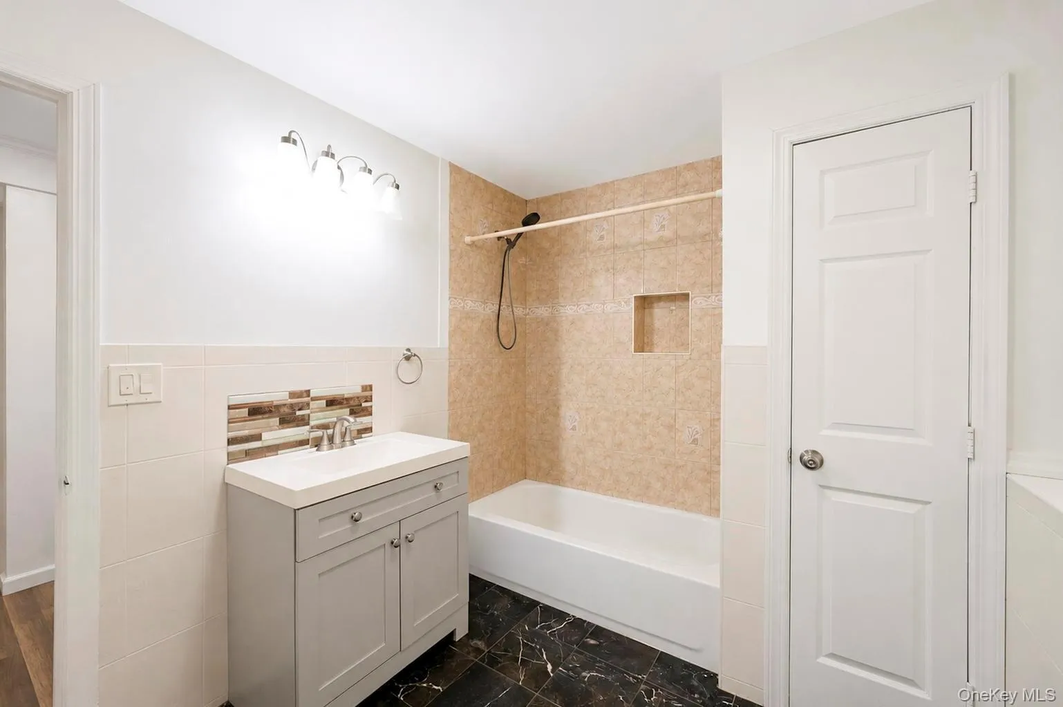 71 Barton Avenue, Brookhaven, NY, 7 Bedrooms Bedrooms, 17 Rooms Rooms,3 BathroomsBathrooms,Residential,For Rent,Barton,0,1031727 71 Barton Avenue, Brookhaven, NY, 7 Bedrooms Bedrooms, 17 Rooms Rooms,3 BathroomsBathrooms,Residential,For Rent,Barton,0,1031727