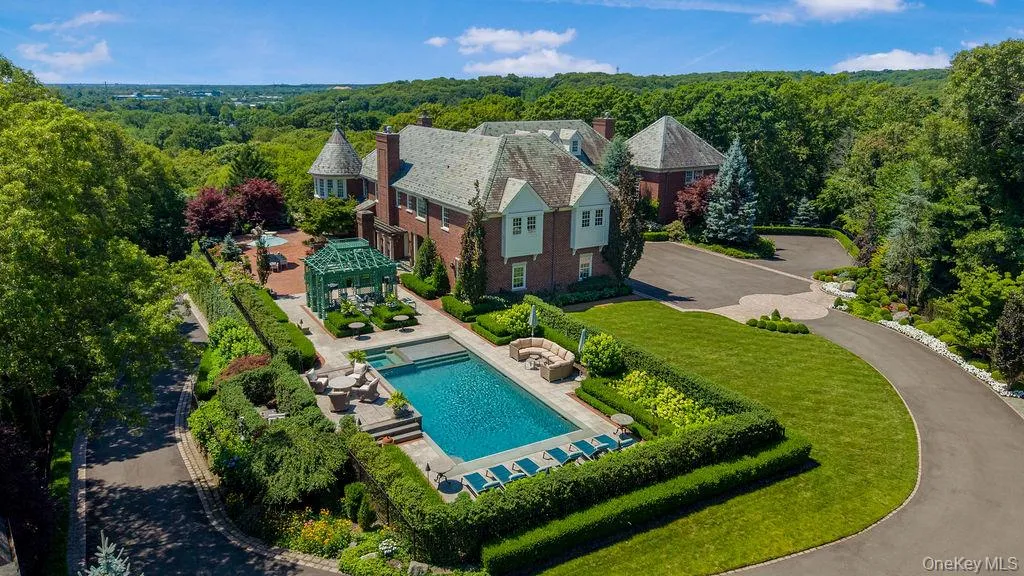 18 Gwynne Road, Huntington, NY, 6 Bedrooms Bedrooms, 20 Rooms Rooms,6 BathroomsBathrooms,Residential,For Rent,Gwynne,0,1031747 18 Gwynne Road, Huntington, NY, 6 Bedrooms Bedrooms, 20 Rooms Rooms,6 BathroomsBathrooms,Residential,For Rent,Gwynne,0,1031747