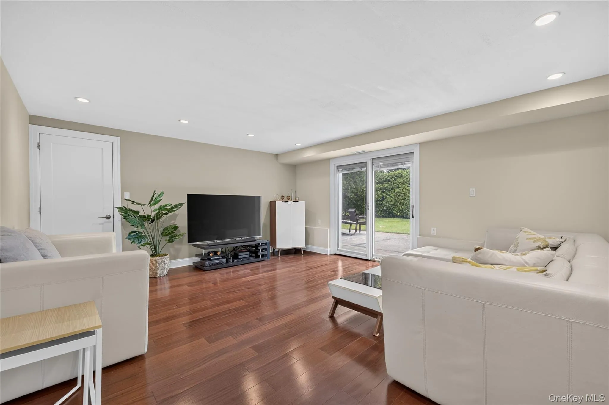 8 Yates Lane, Oyster Bay, NY, 4 Bedrooms Bedrooms, 9 Rooms Rooms,2 BathroomsBathrooms,Residential,For Rent,Yates,0,1031767 8 Yates Lane, Oyster Bay, NY, 4 Bedrooms Bedrooms, 9 Rooms Rooms,2 BathroomsBathrooms,Residential,For Rent,Yates,0,1031767