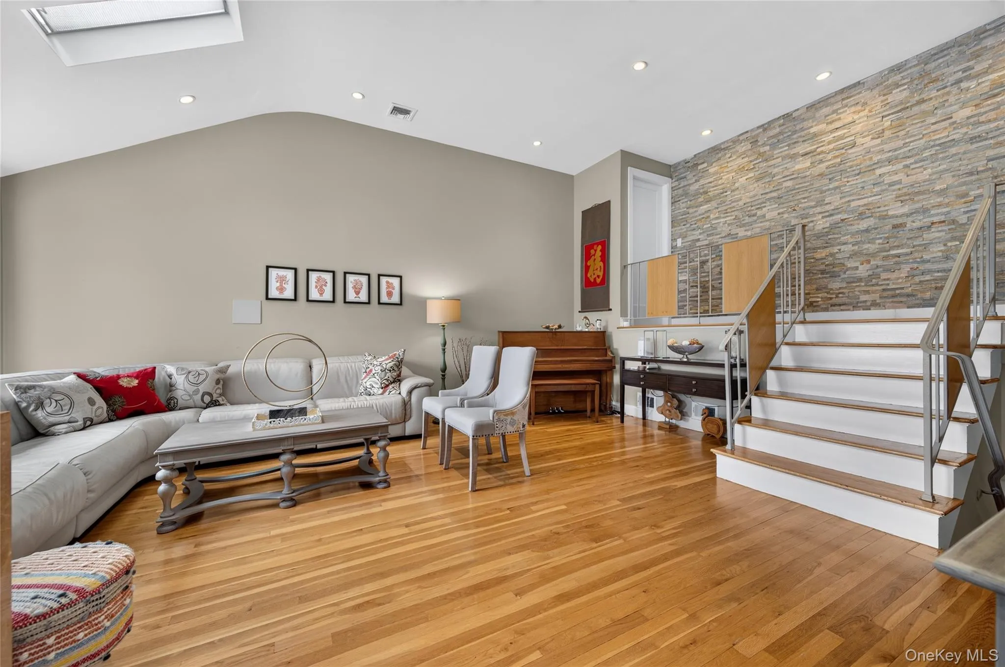 8 Yates Lane, Oyster Bay, NY, 4 Bedrooms Bedrooms, 9 Rooms Rooms,2 BathroomsBathrooms,Residential,For Rent,Yates,0,1031767 8 Yates Lane, Oyster Bay, NY, 4 Bedrooms Bedrooms, 9 Rooms Rooms,2 BathroomsBathrooms,Residential,For Rent,Yates,0,1031767