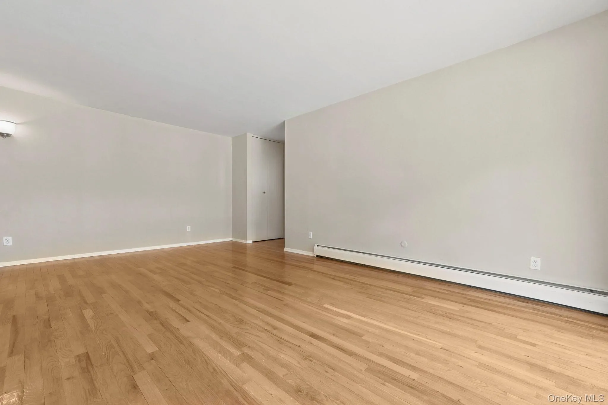 This really is a comfortably large space - plenty of room to furnish as you like. This really is a comfortably large space - plenty of room to furnish as you like.